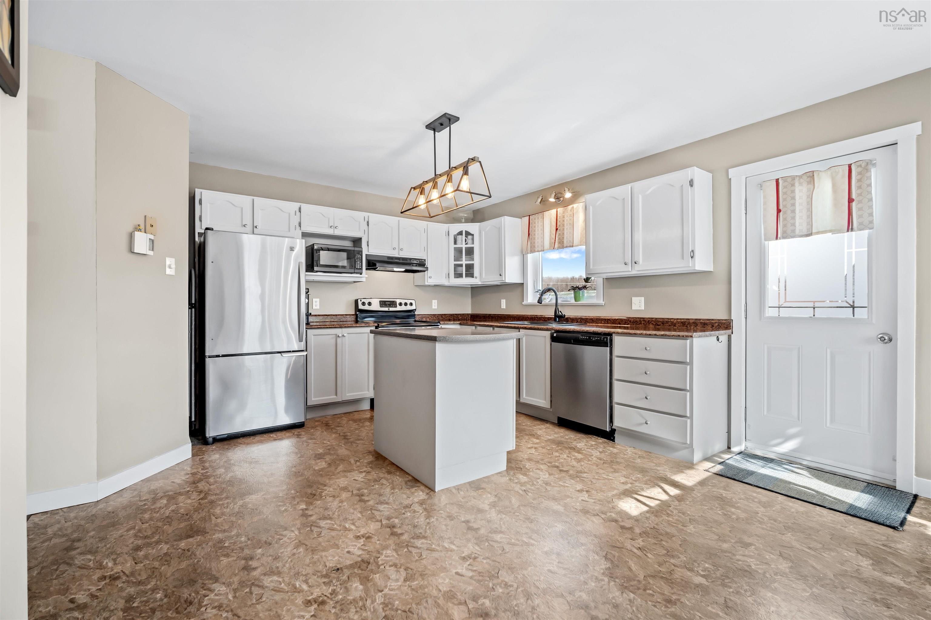 Thumbnail image for 39 Haddad Drive MLS<sup>®</sup> 202604577