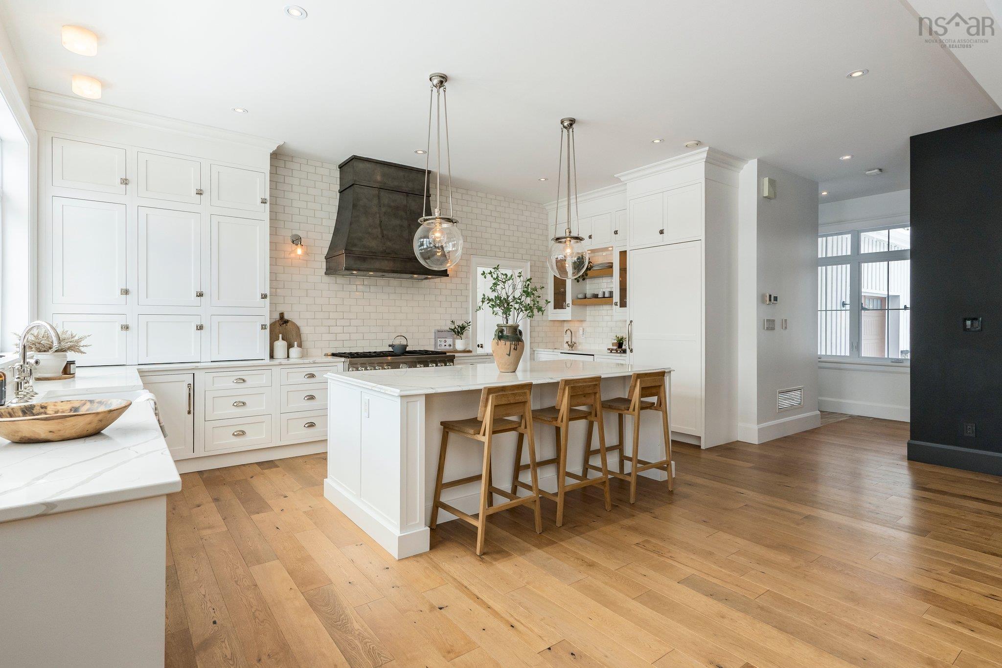 Thumbnail image for 1006 McCabe Lake Drive MLS<sup>®</sup> 202604889