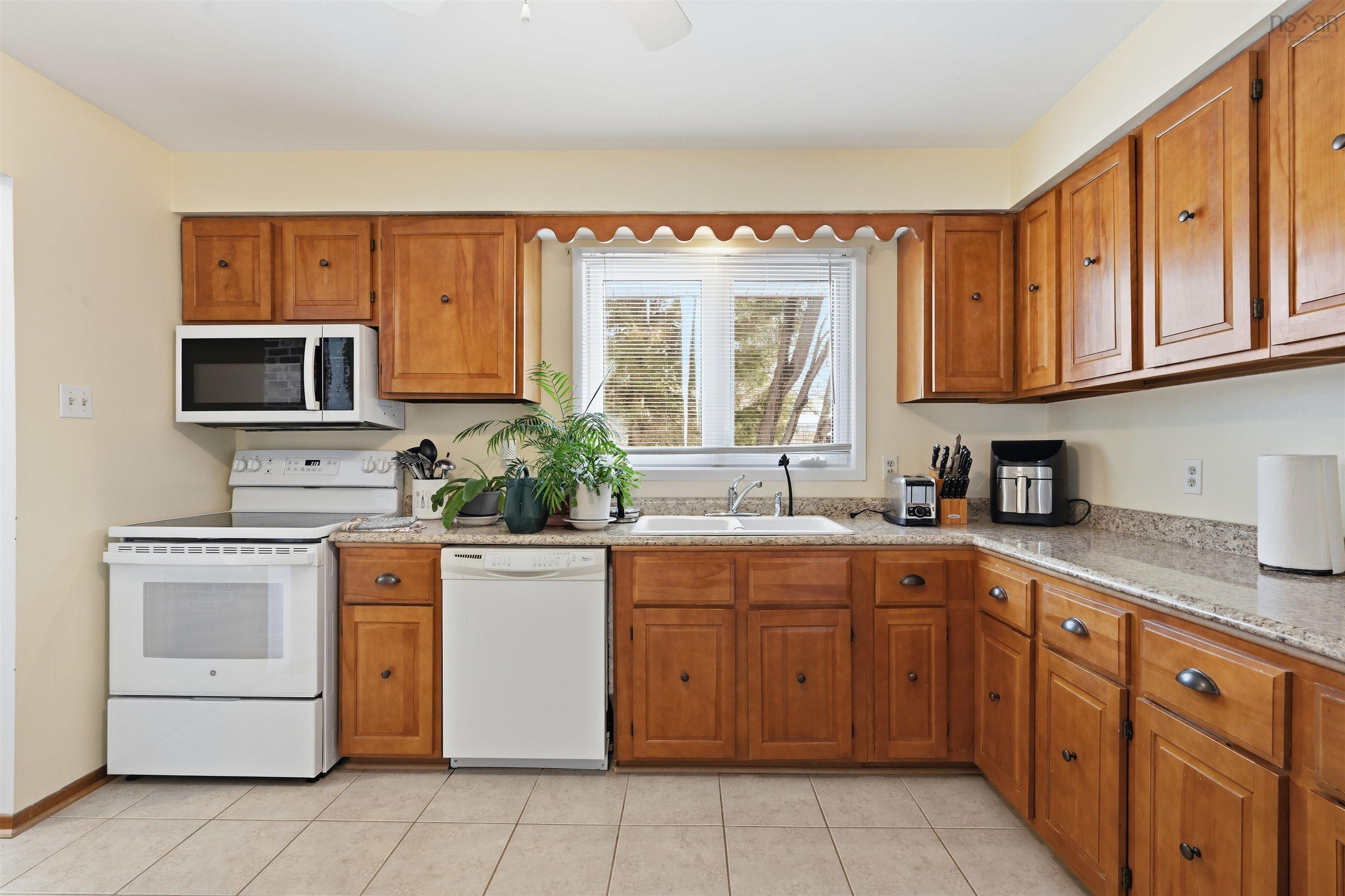 Thumbnail image for 35 Somerset Street MLS<sup>®</sup> 202604935