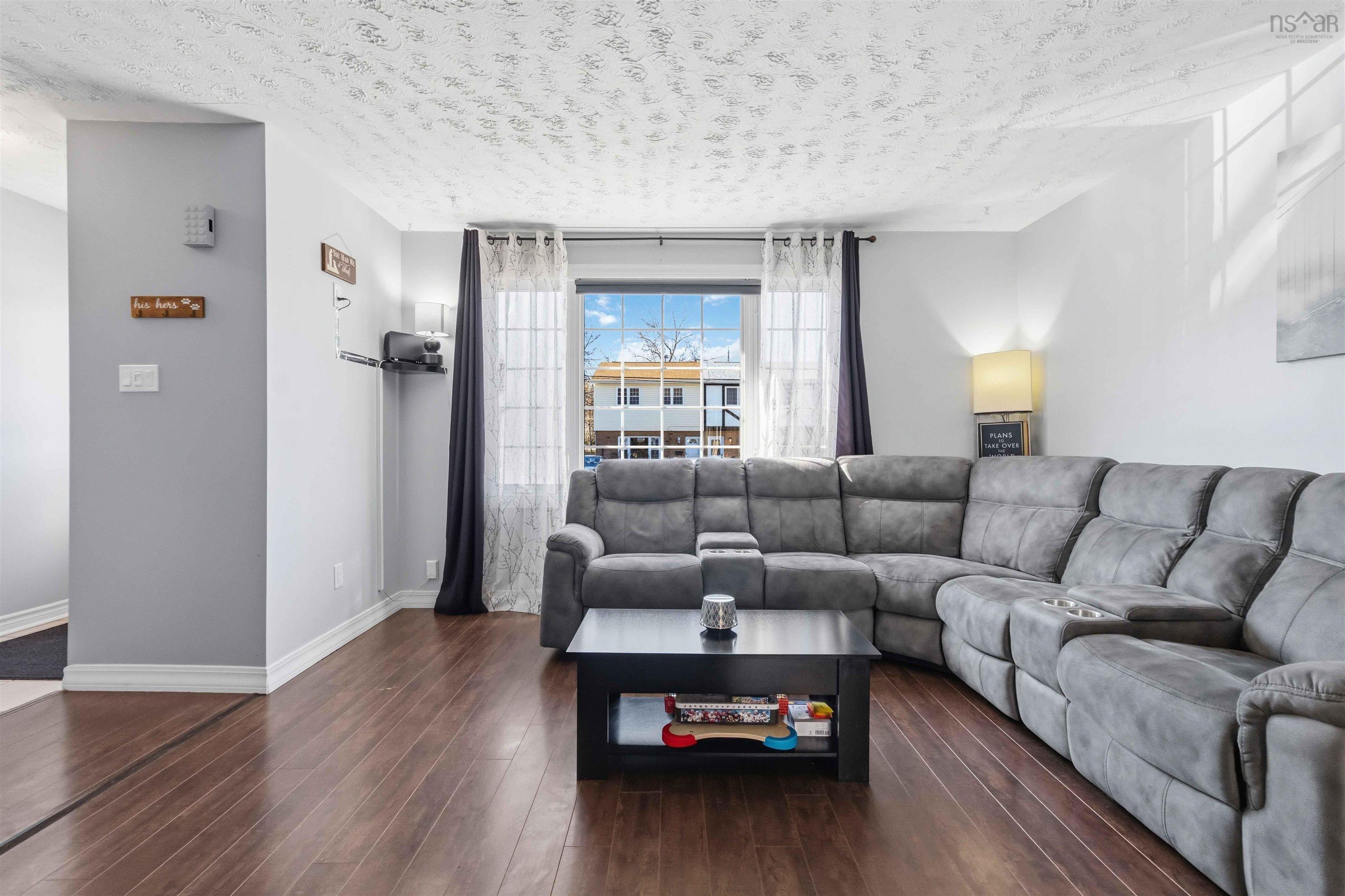 Thumbnail image for 14 Matador Court MLS<sup>®</sup> 202605046