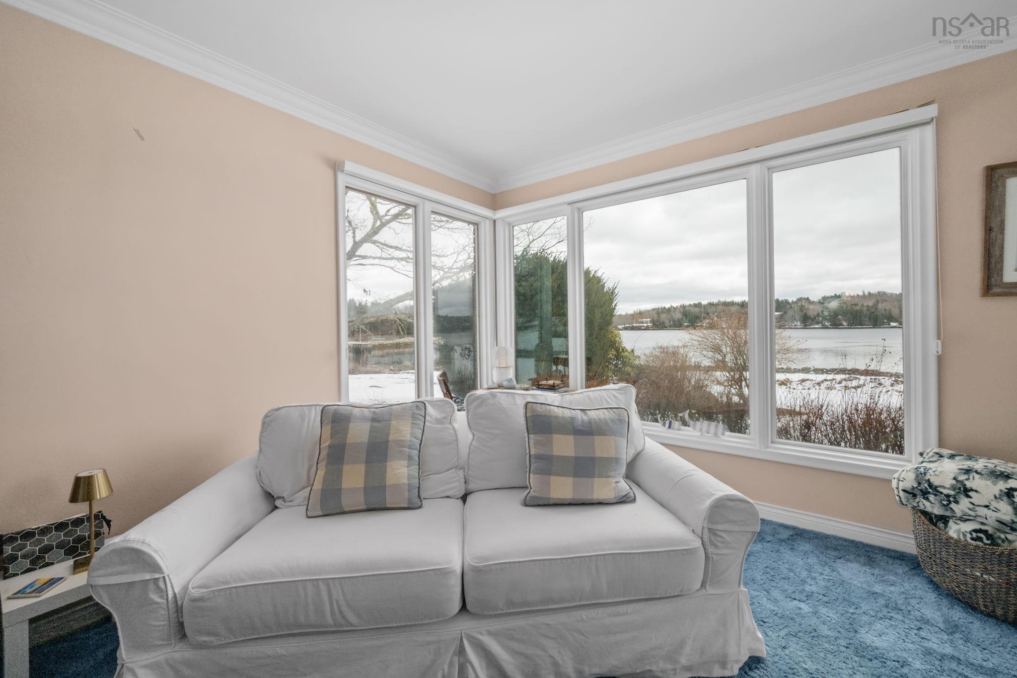 Thumbnail image for 350 Viewmount Drive MLS<sup>®</sup> 202605153