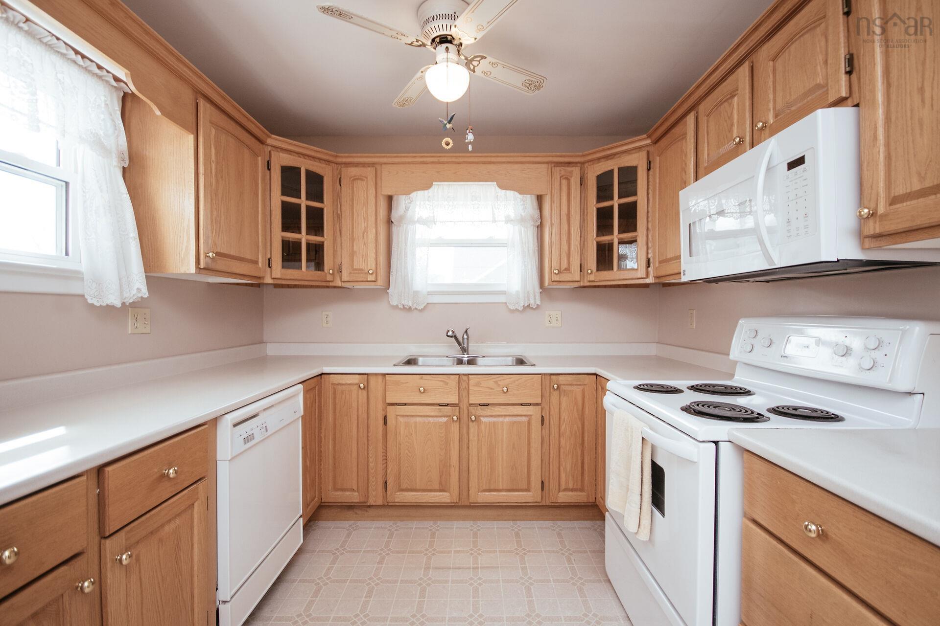 Thumbnail image for 2879 RALPH DEVLIN Drive MLS<sup>®</sup> 202605225