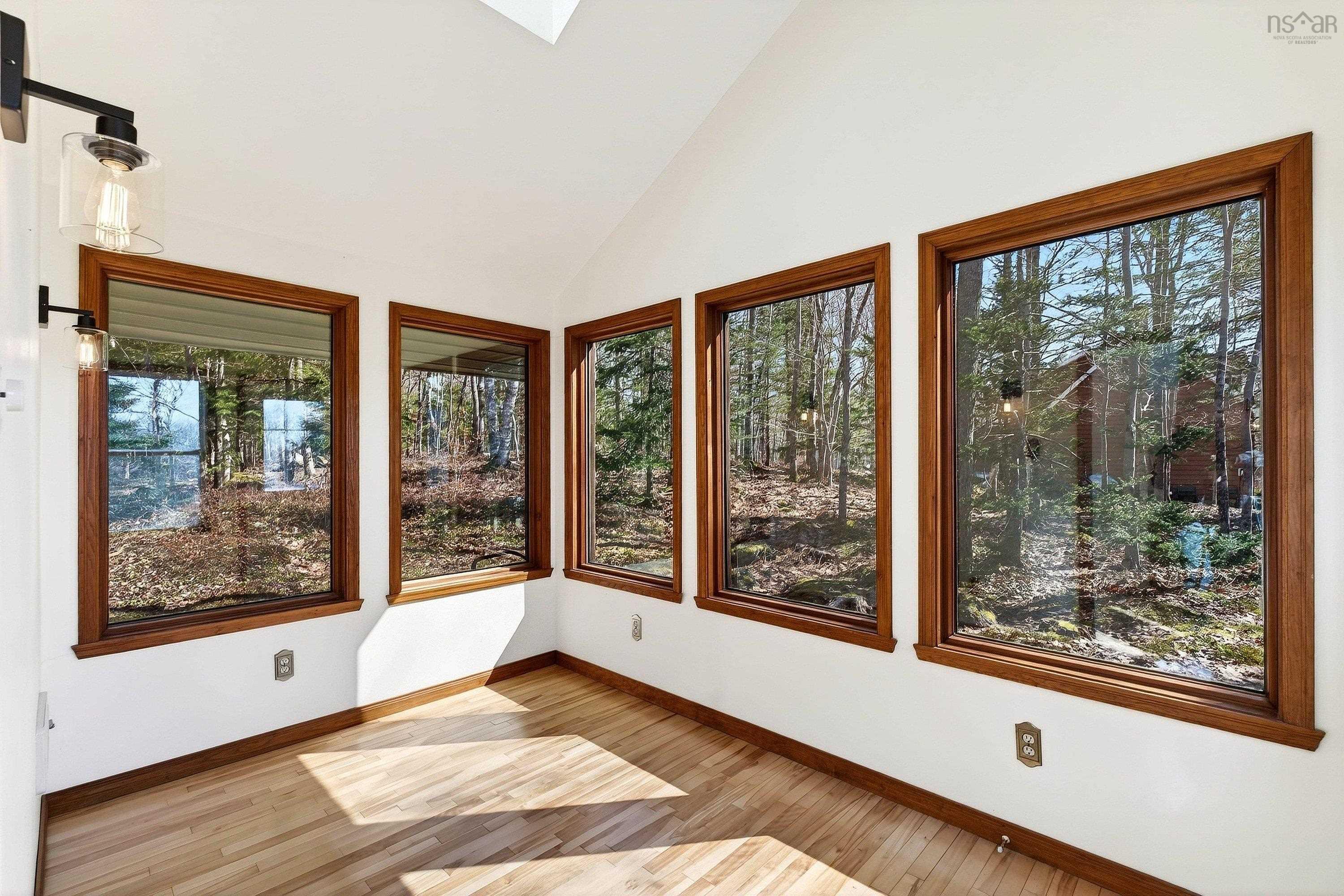 Thumbnail image for 122 Windsor Drive MLS<sup>®</sup> 202605279