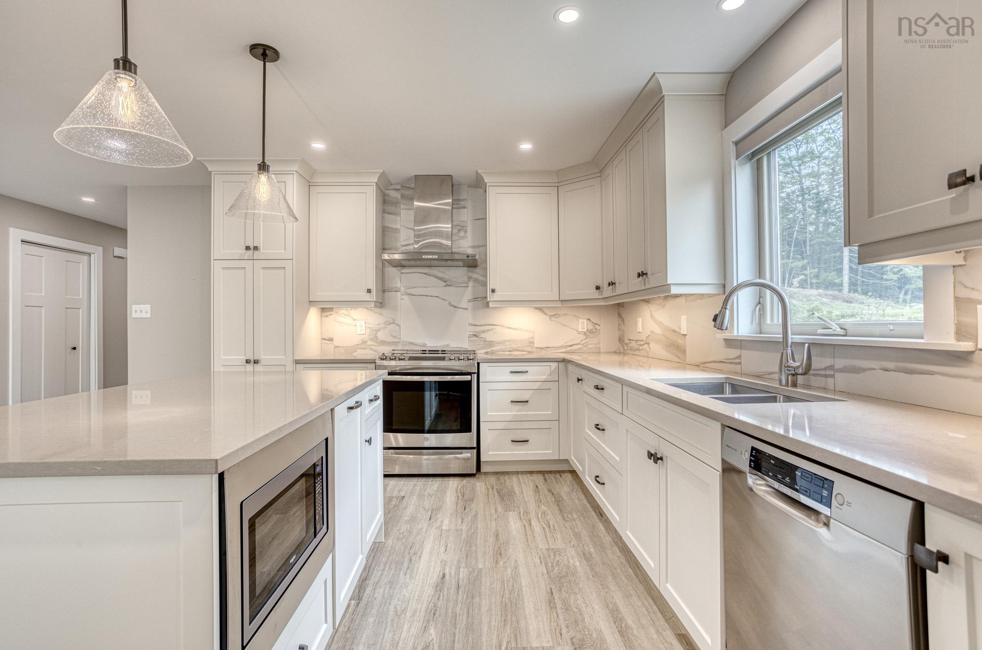 Thumbnail image for 570 Myra Road MLS<sup>®</sup> 202605300