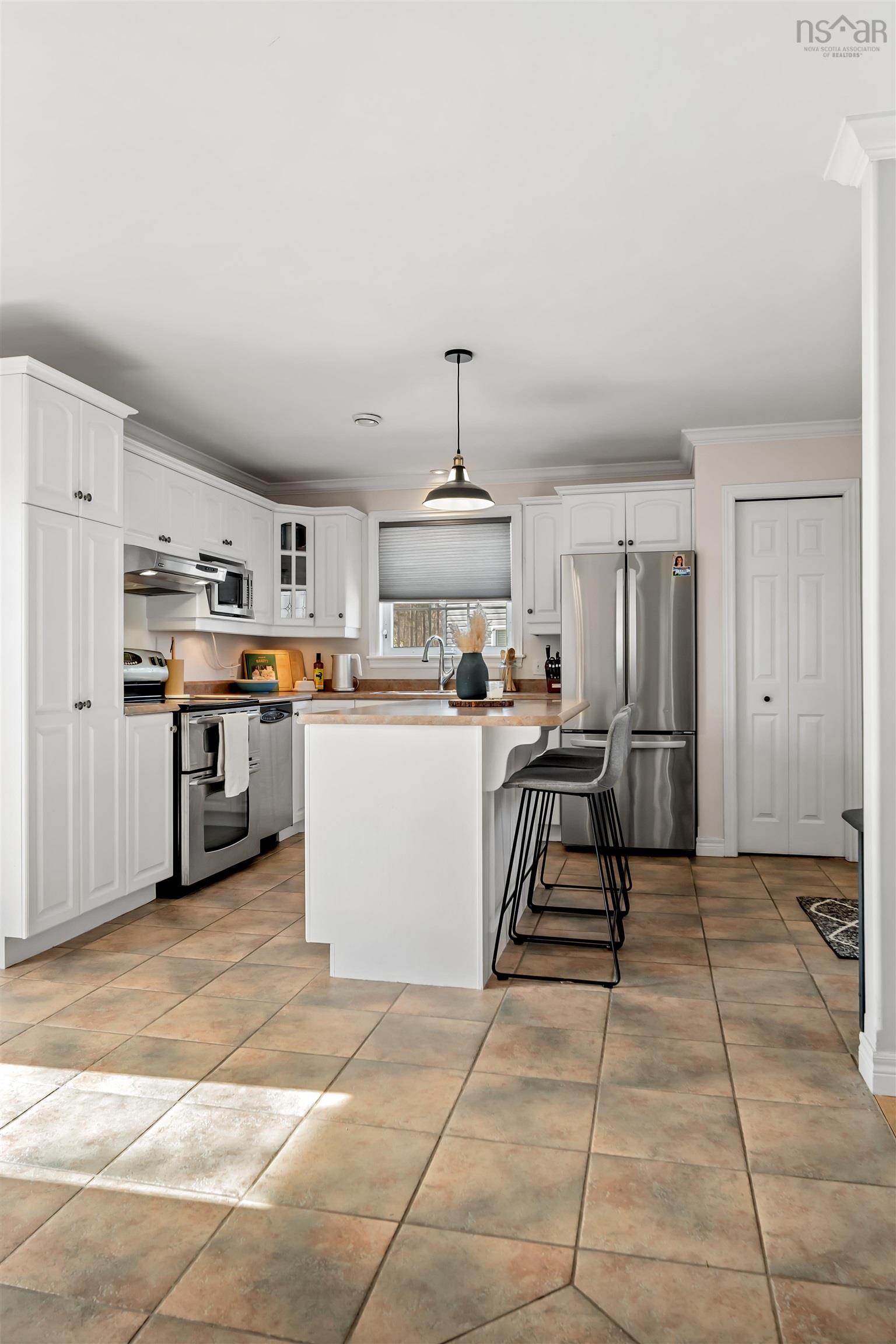 Thumbnail image for 28 Feller Court MLS<sup>®</sup> 202605380