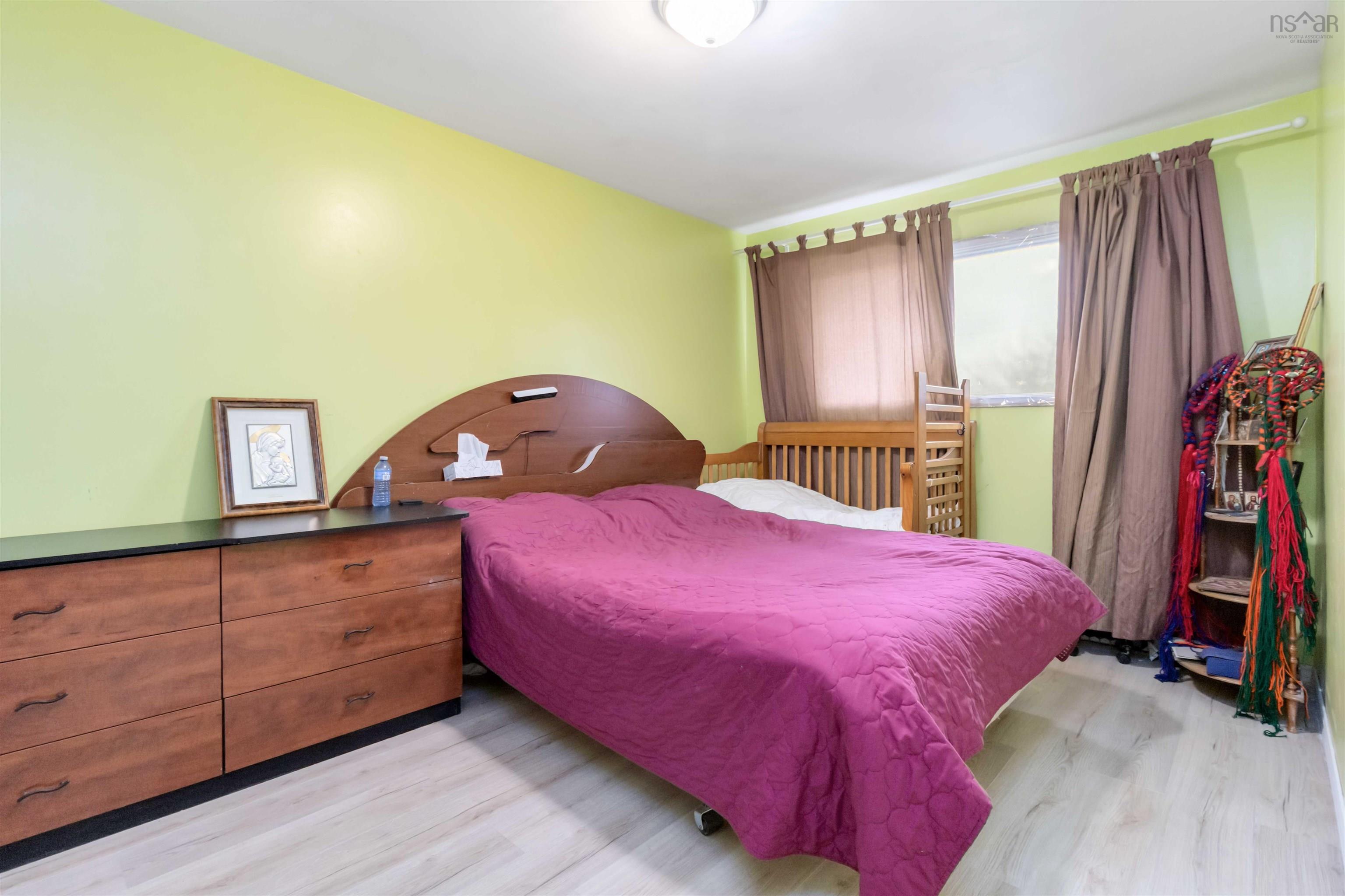 Thumbnail image for 1570 Riverside Drive MLS<sup>®</sup> 202605424