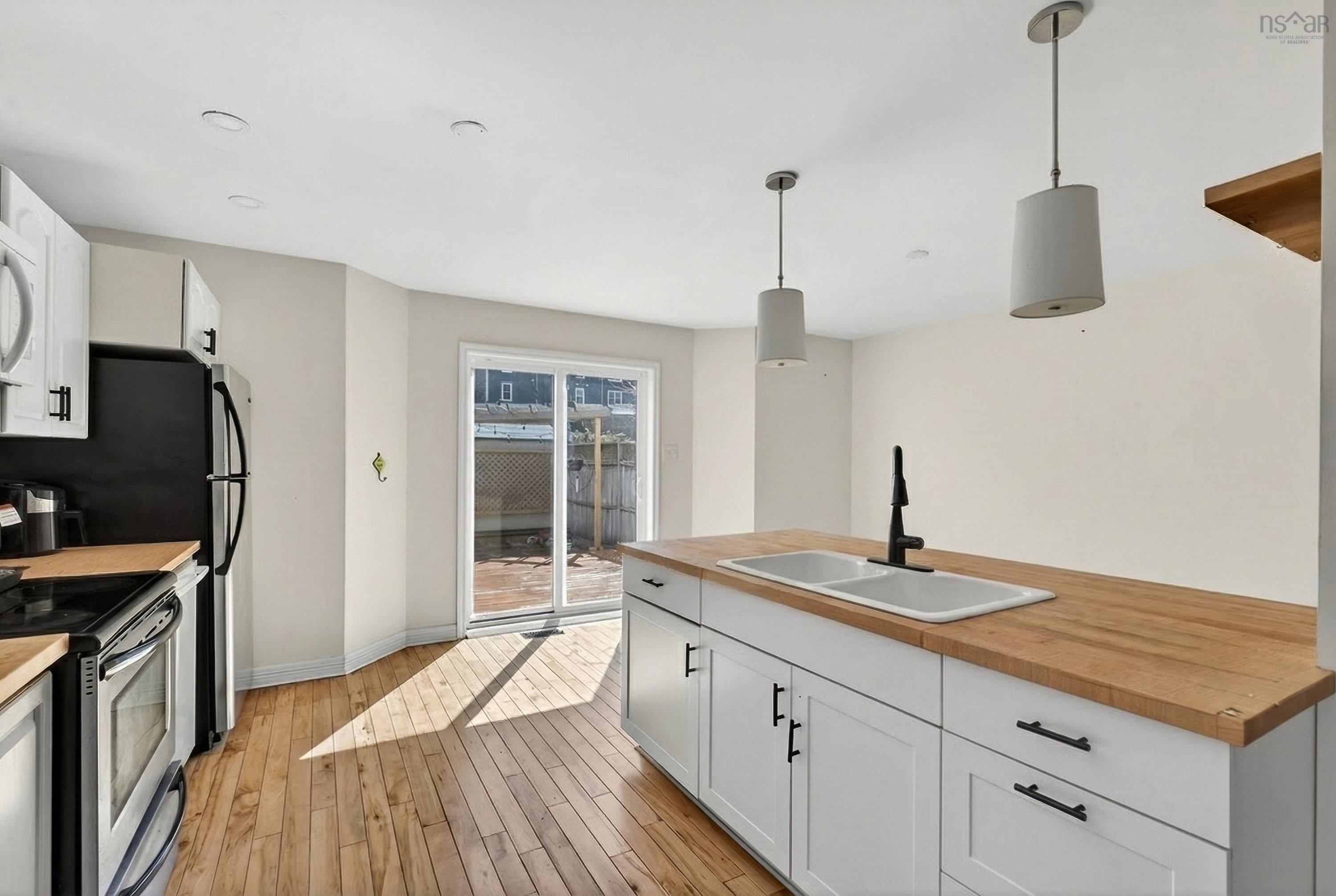 Thumbnail image for 38 Evans Avenue MLS<sup>®</sup> 202605434