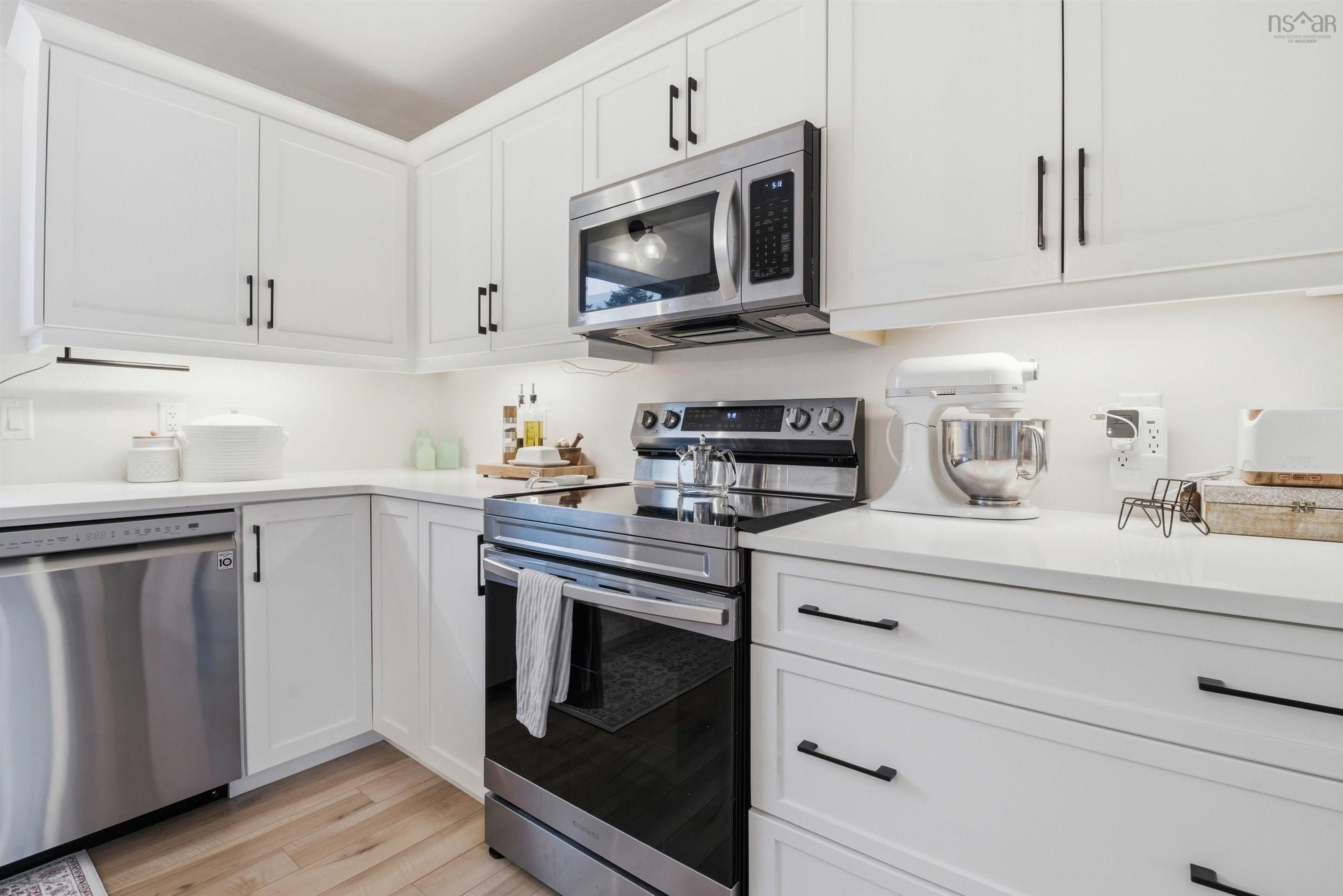 Thumbnail image for 351 Joan Drive MLS<sup>®</sup> 202605487