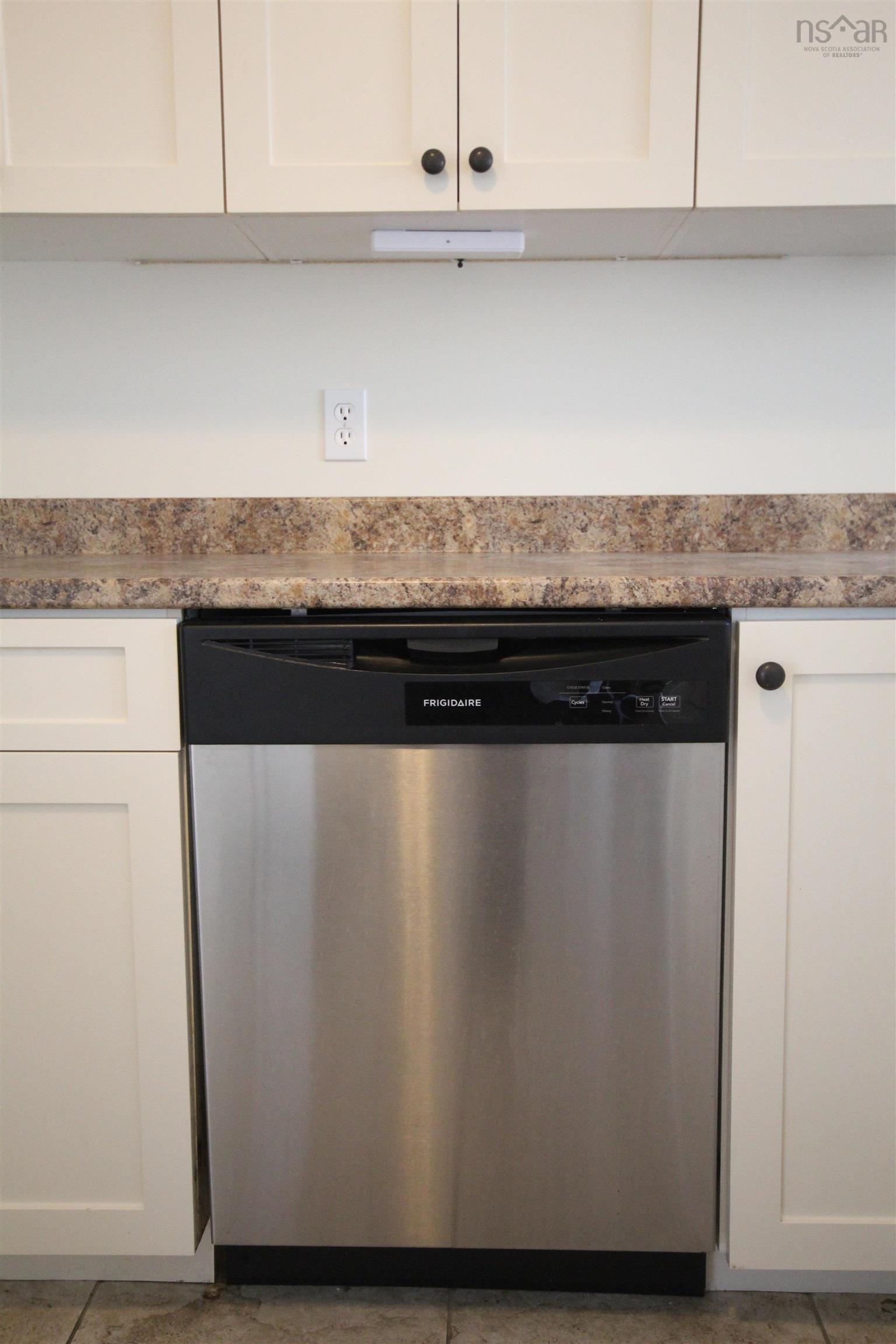 Thumbnail image for 24 Sweetbriar Gate Gate MLS<sup>®</sup> 202605549