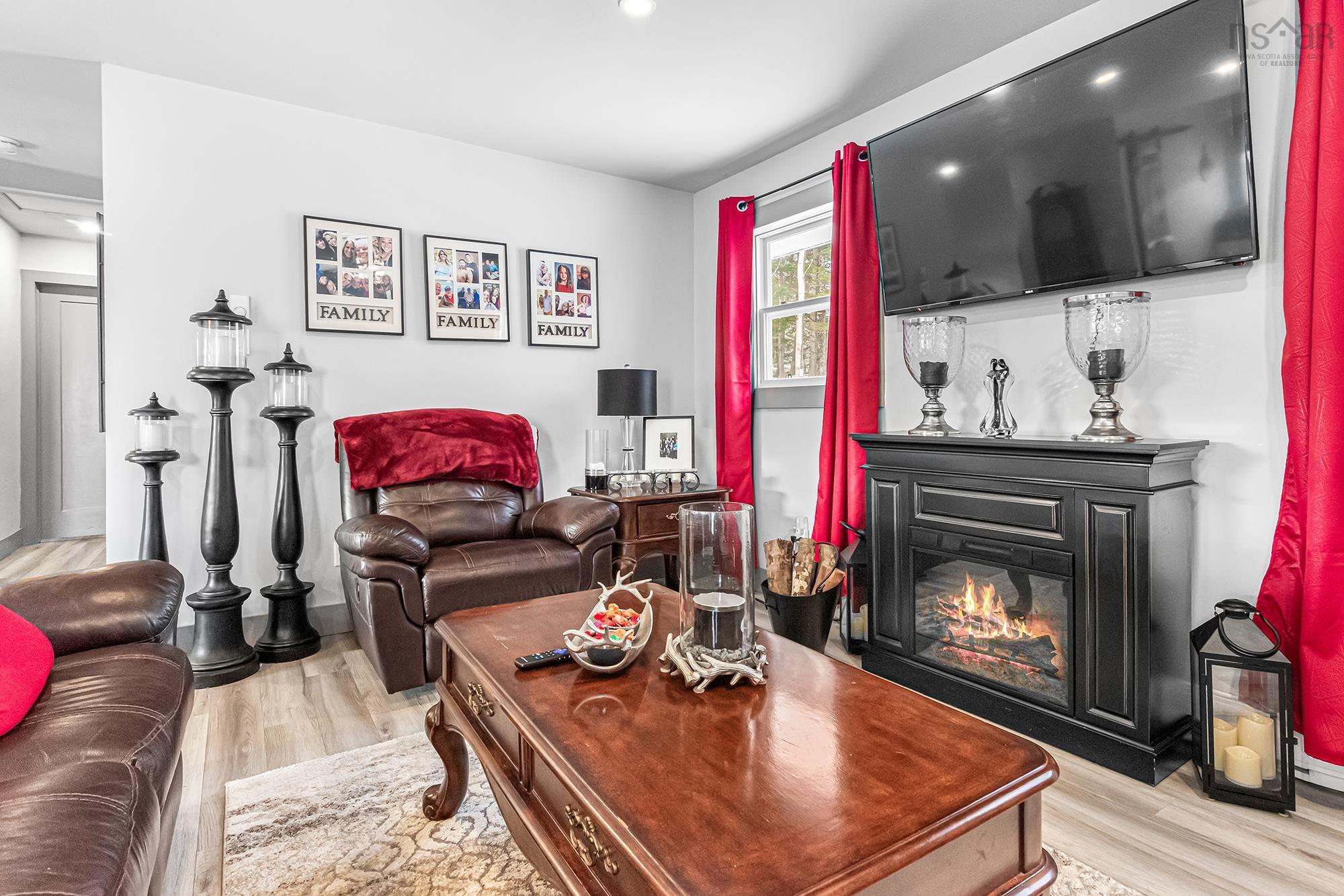 Thumbnail image for 69 Pinetree Crescent MLS<sup>®</sup> 202605622