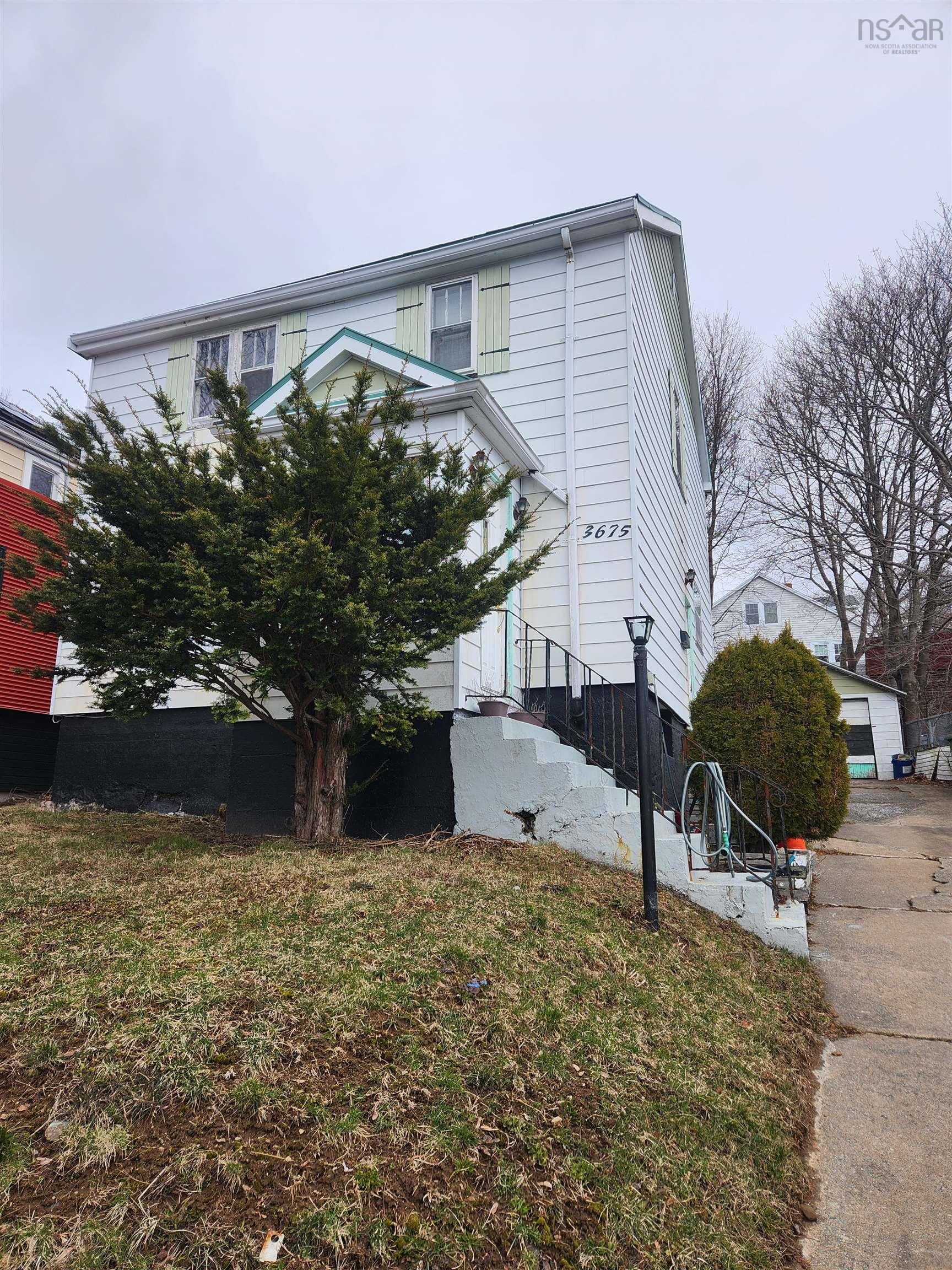 Thumbnail image for 3675 Memorial Drive MLS<sup>®</sup> 202606212