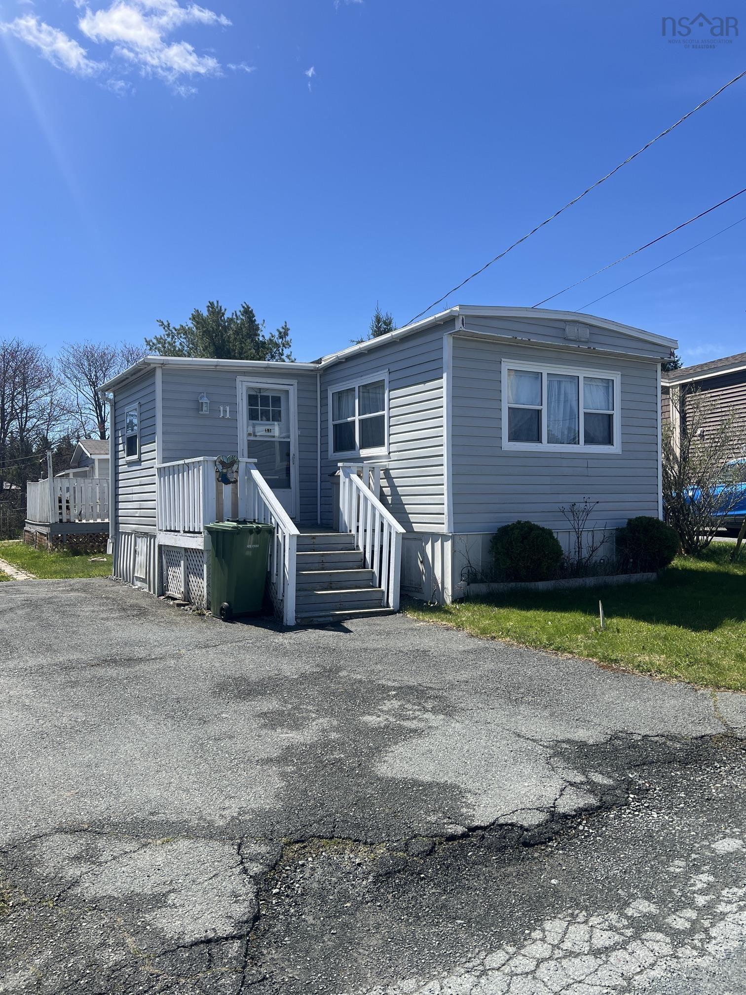 Thumbnail image for 11 Maple Lane MLS<sup>®</sup> 202606238