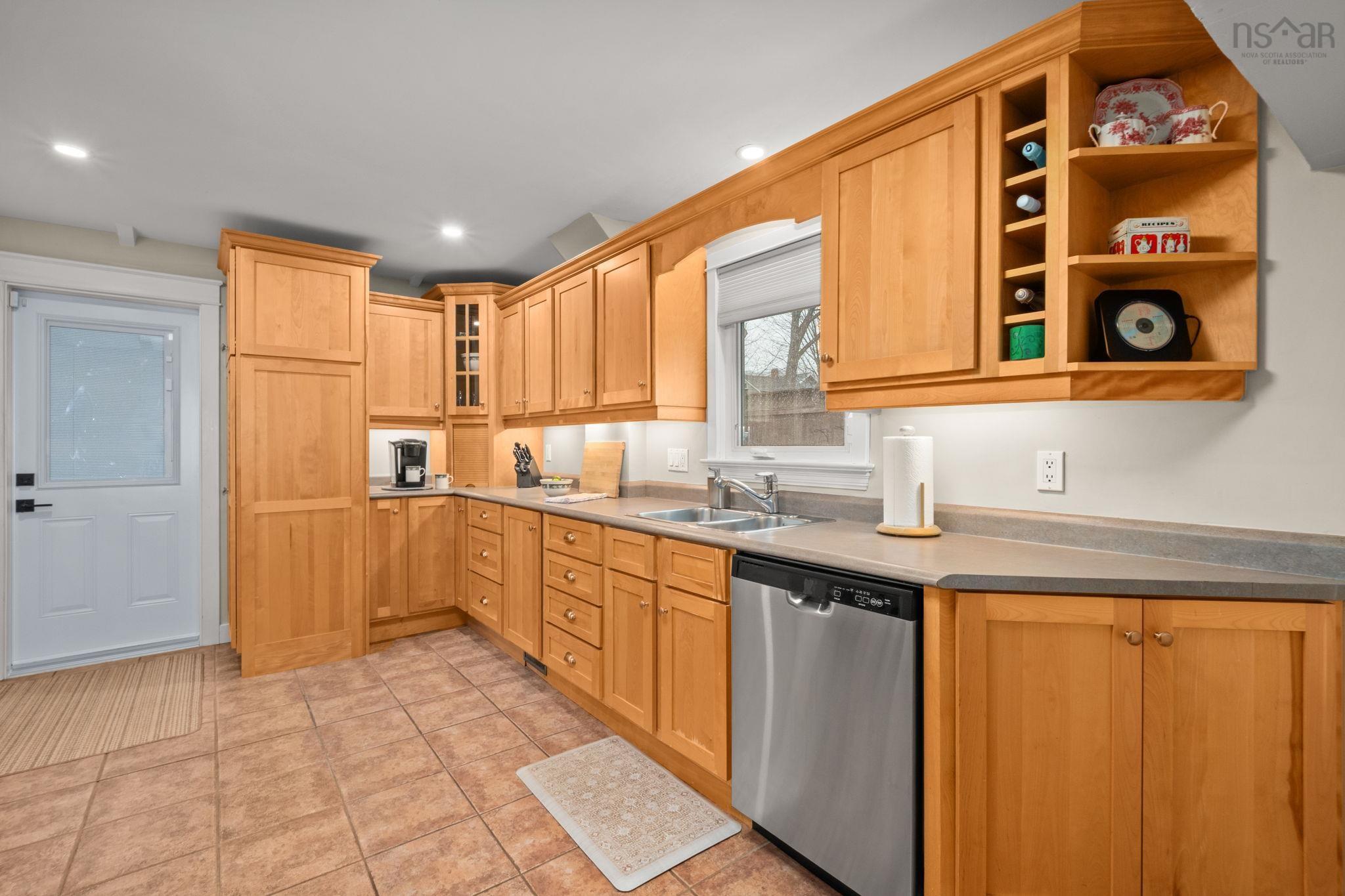 Thumbnail image for 8 Eaton Avenue MLS<sup>®</sup> 202606518