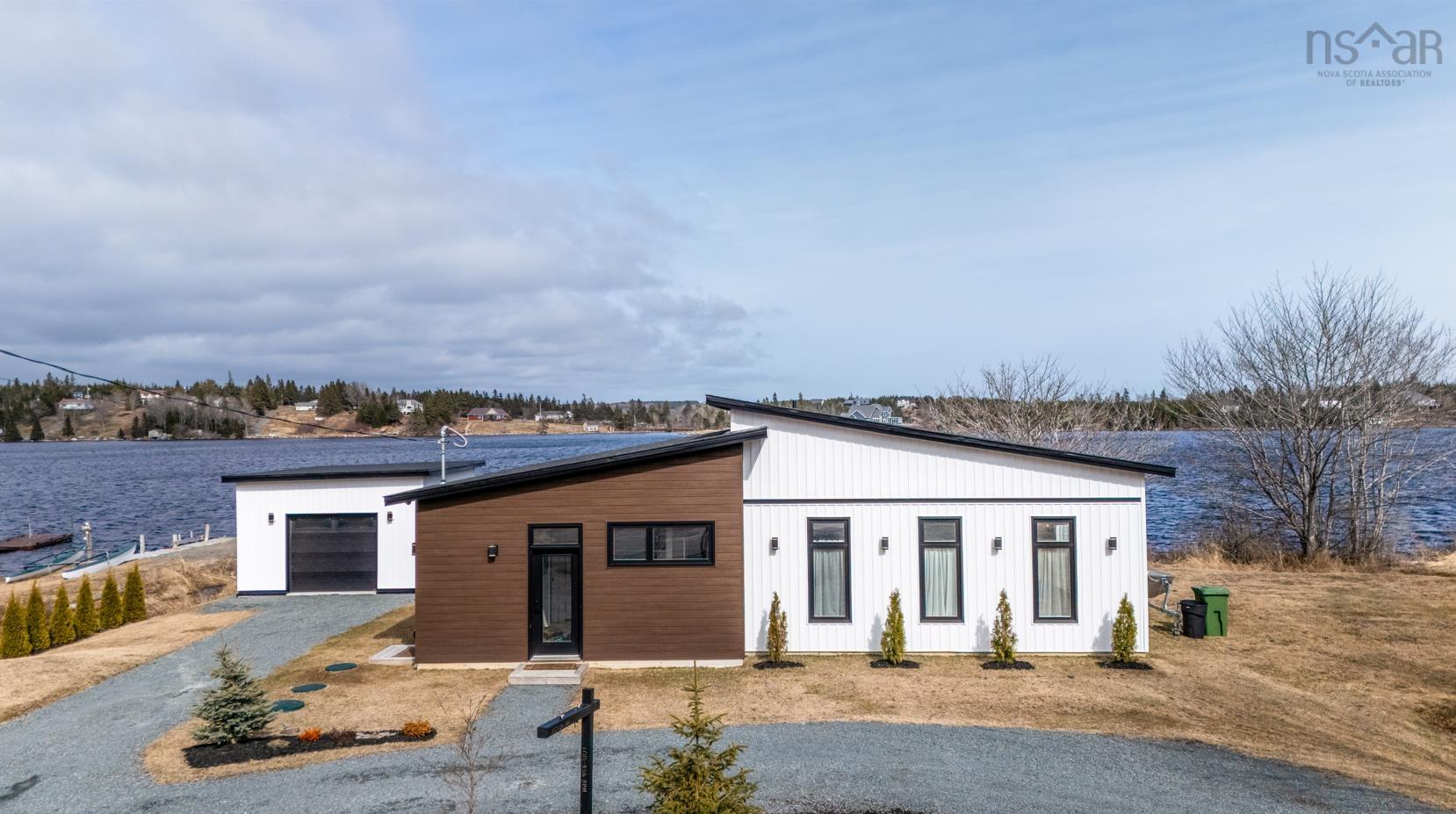 Thumbnail image for 1612 Crowell Road MLS<sup>®</sup> 202606572