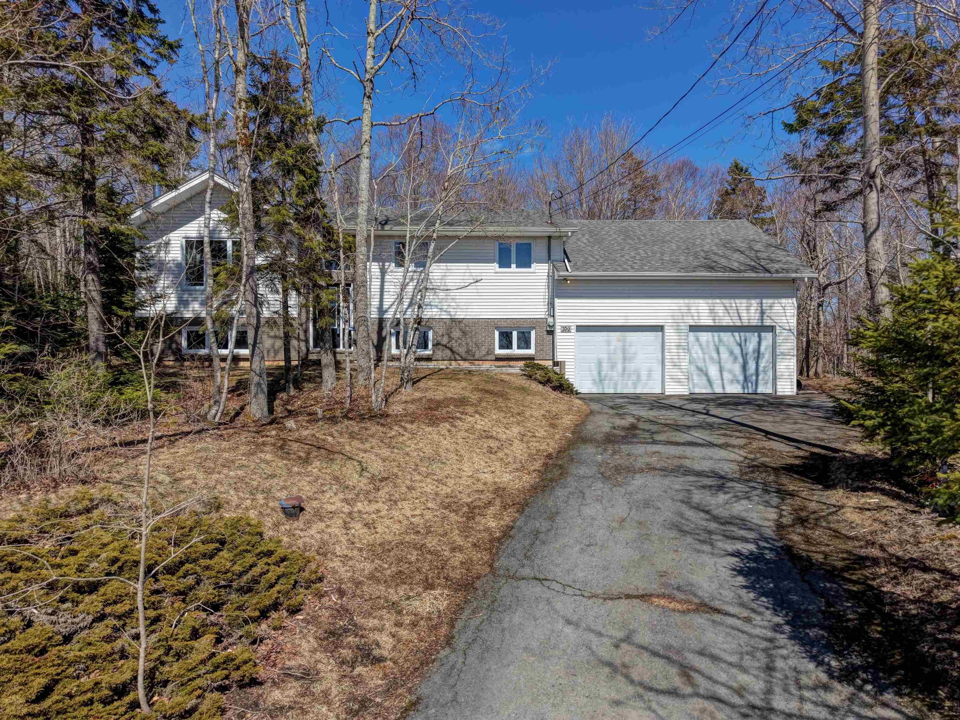Thumbnail image for 100 Tamarack Drive MLS<sup>®</sup> 202606830