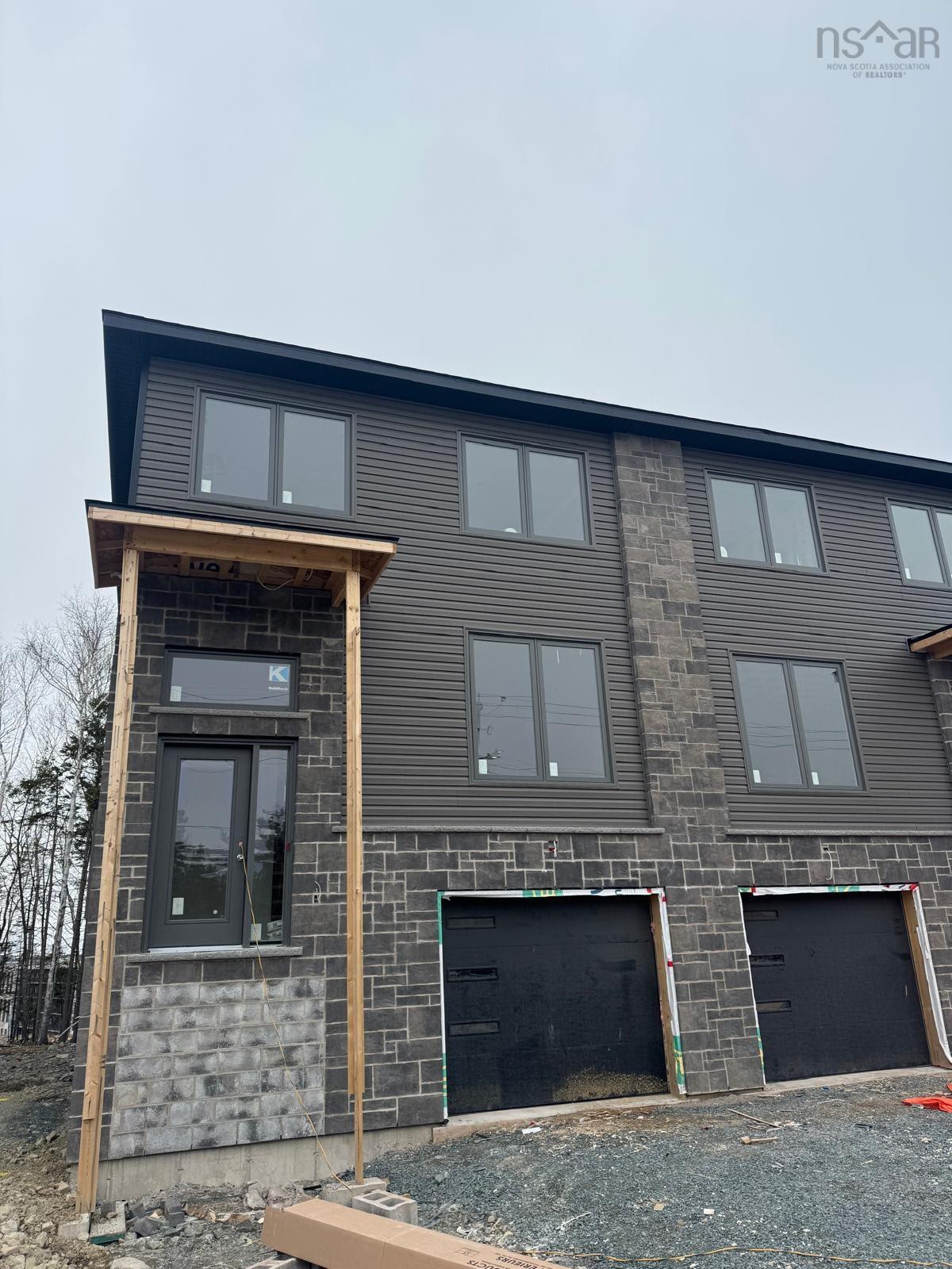 Thumbnail image for 83 Simona Drive MLS<sup>®</sup> 202607324