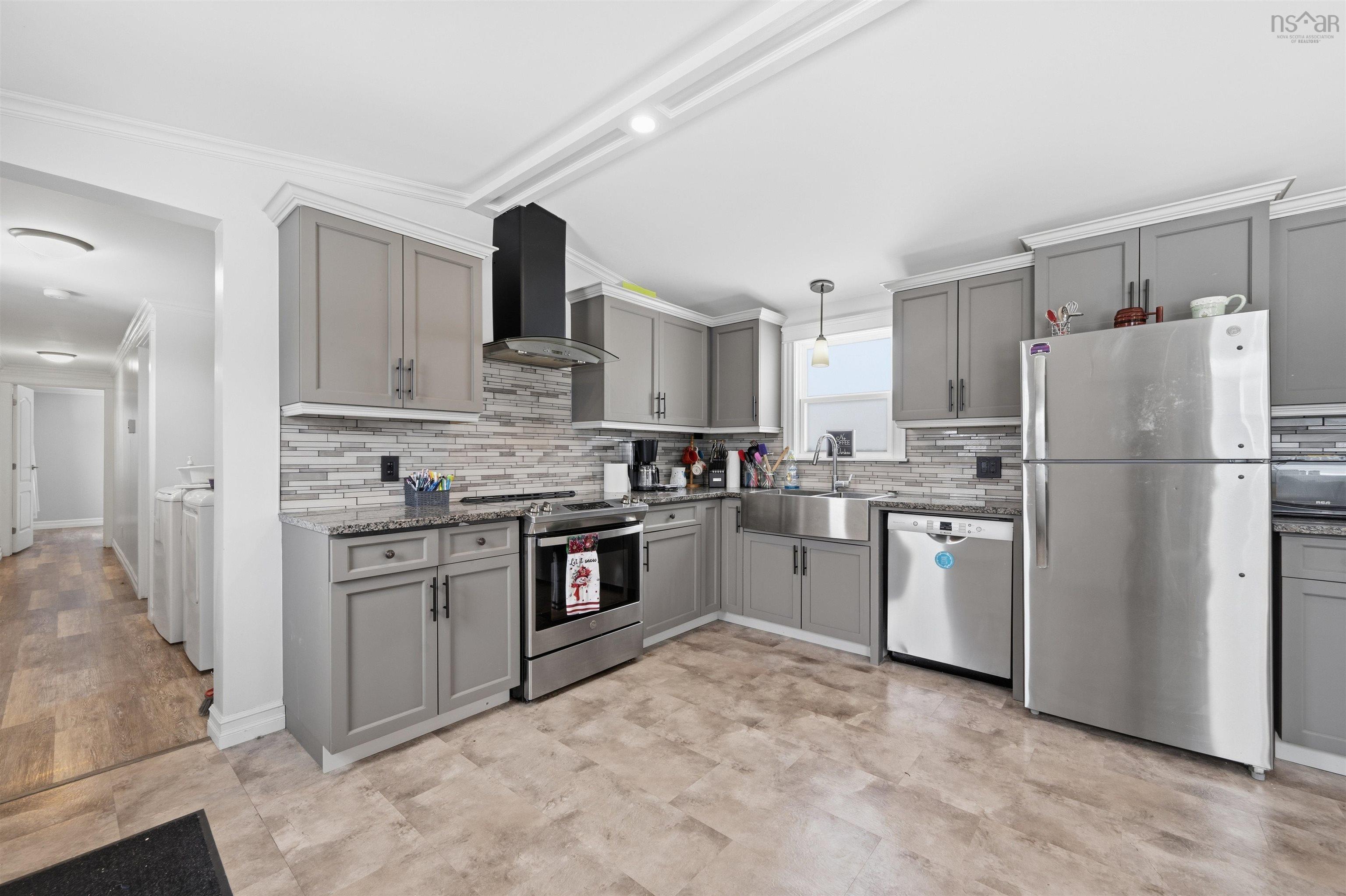 Thumbnail image for 40 Champlain Avenue MLS<sup>®</sup> 202607669