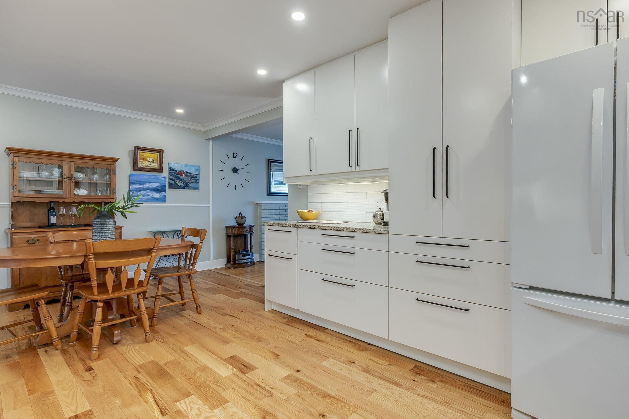 Thumbnail image for 21 Lawnsdale Drive MLS<sup>®</sup> 202607729