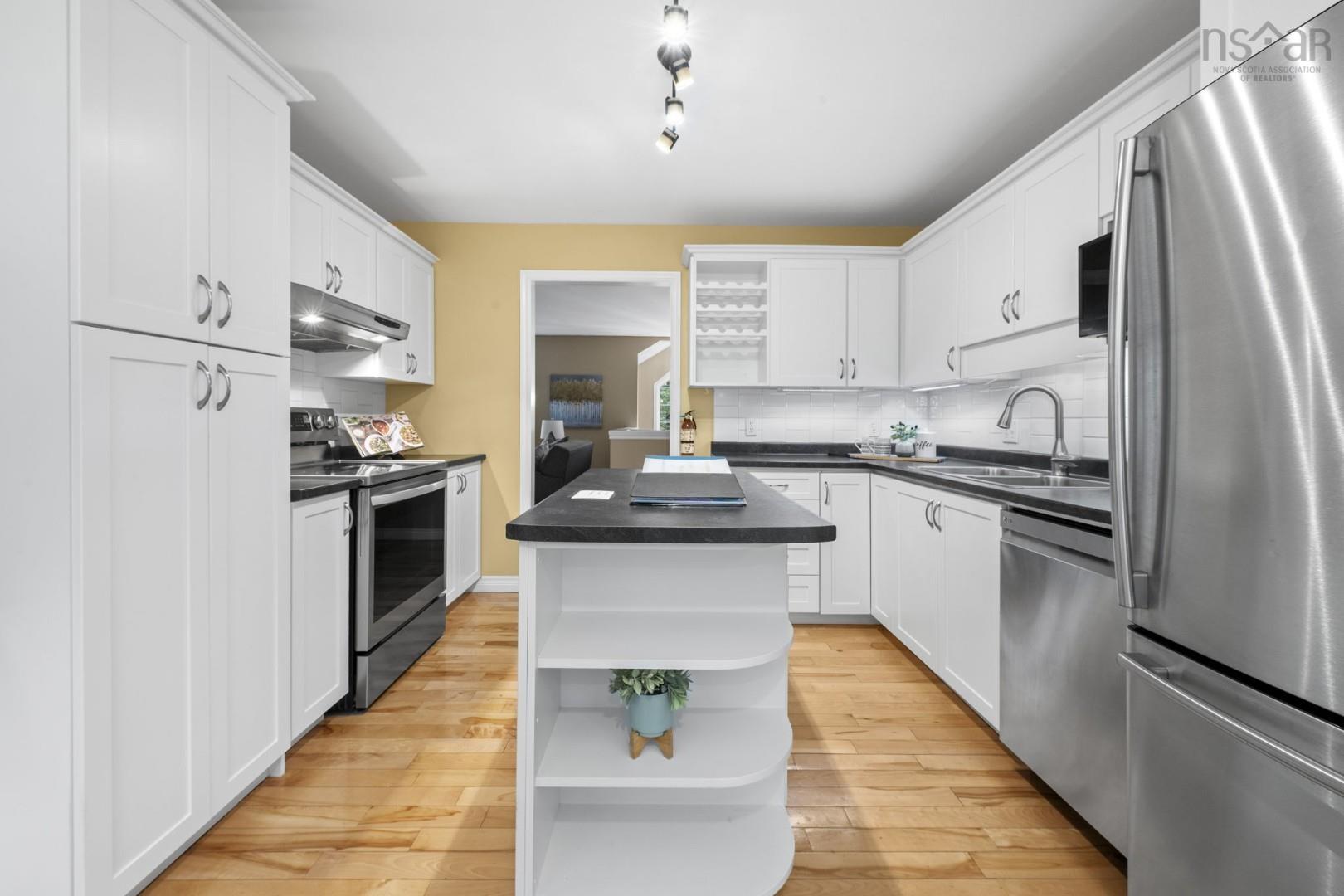 Thumbnail image for 32 Bristol Avenue MLS<sup>®</sup> 202607743