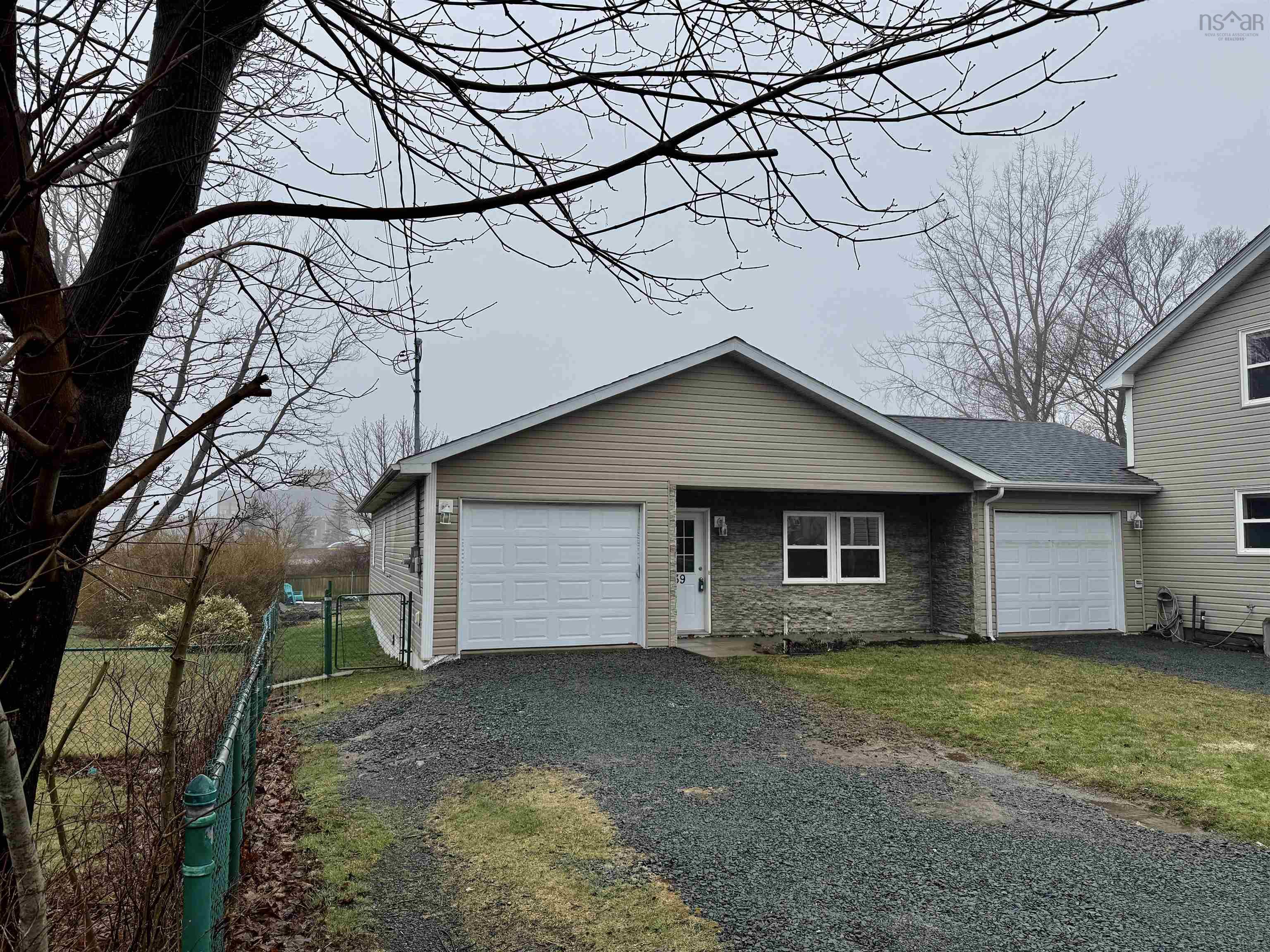 Thumbnail image for 39 Irving Street MLS<sup>®</sup> 202607941