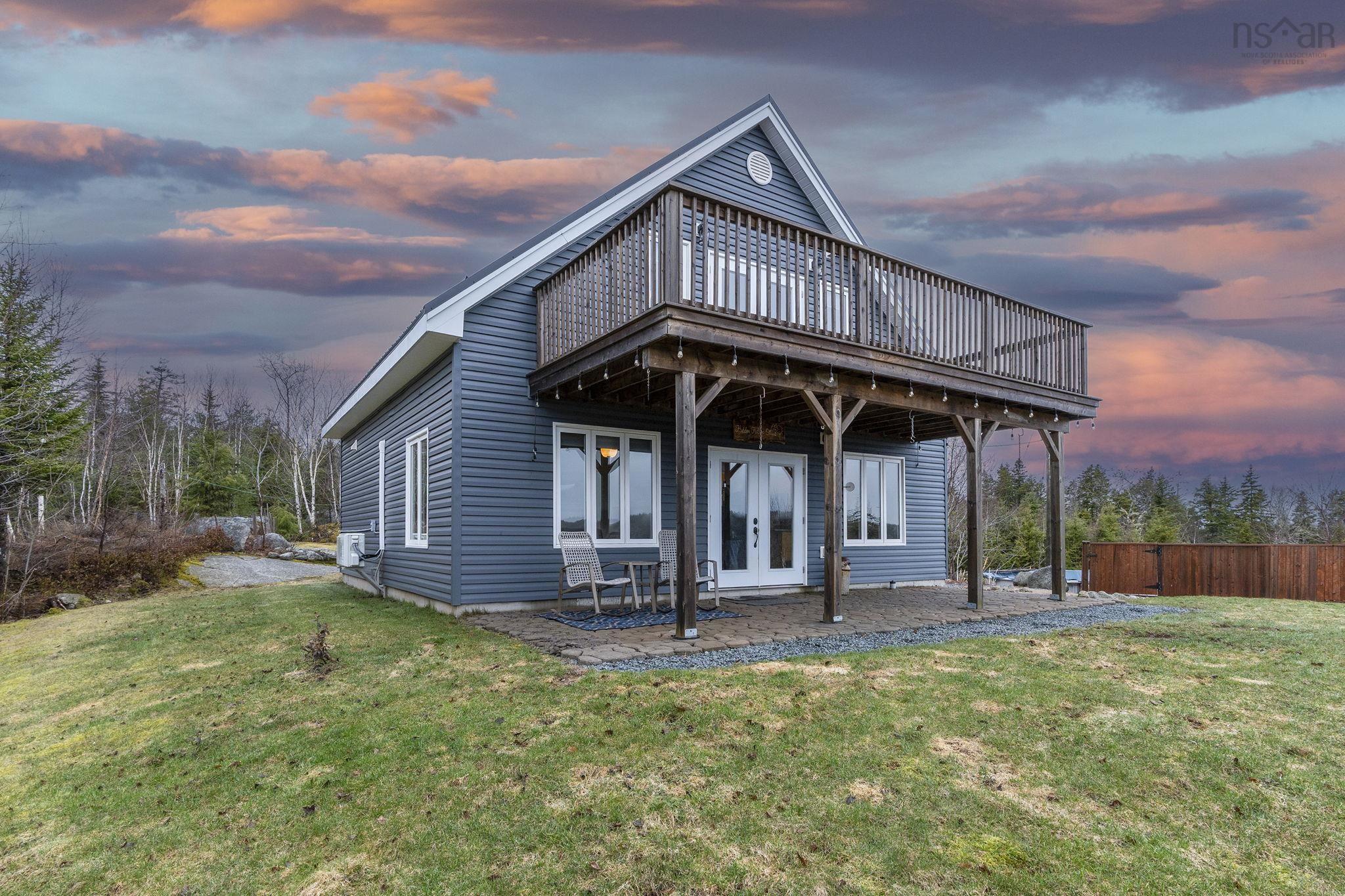 Thumbnail image for 1588 Myra Road MLS<sup>®</sup> 202608196