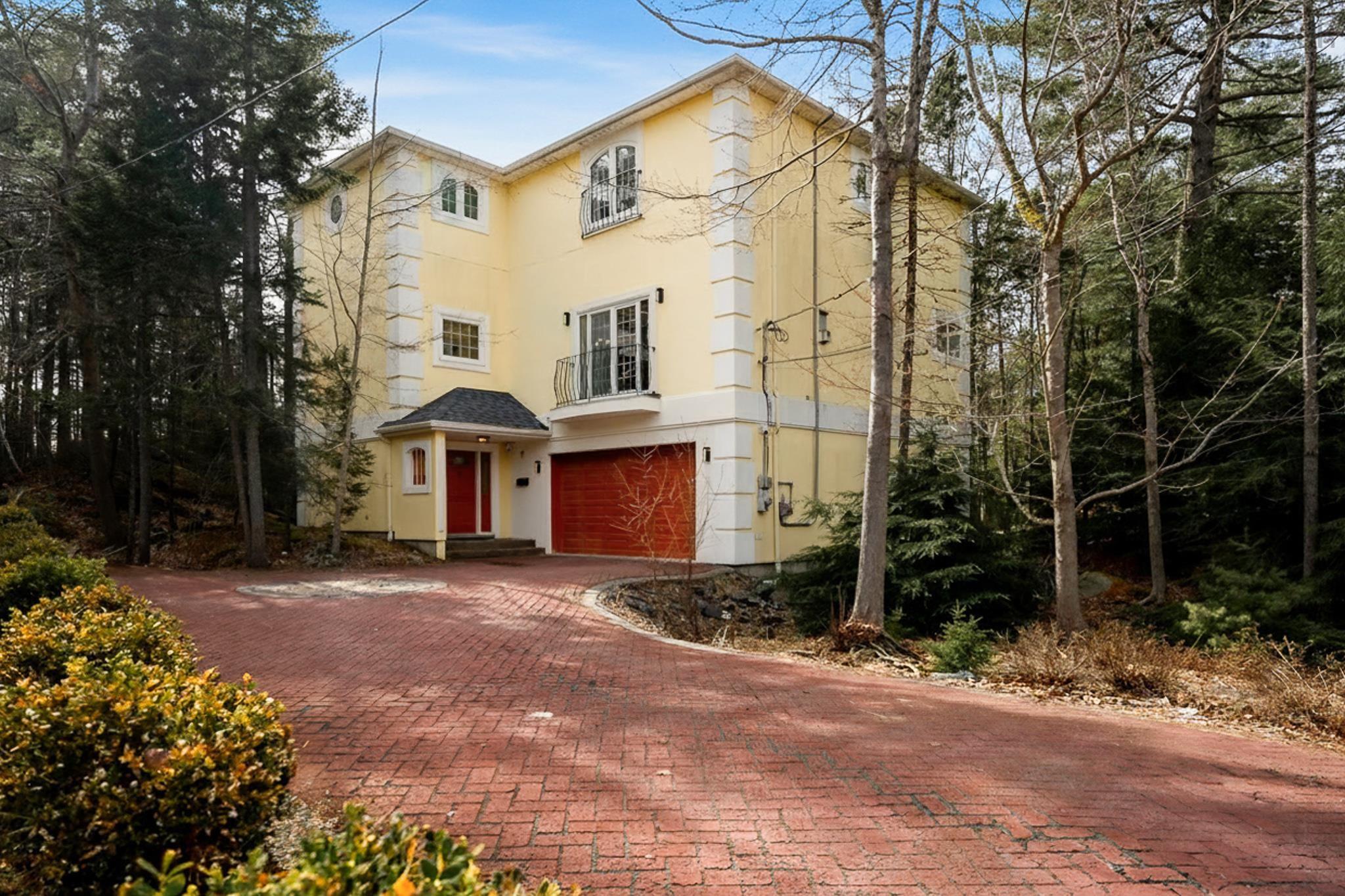 Thumbnail image for 12 Falcon Place MLS<sup>®</sup> 202608229