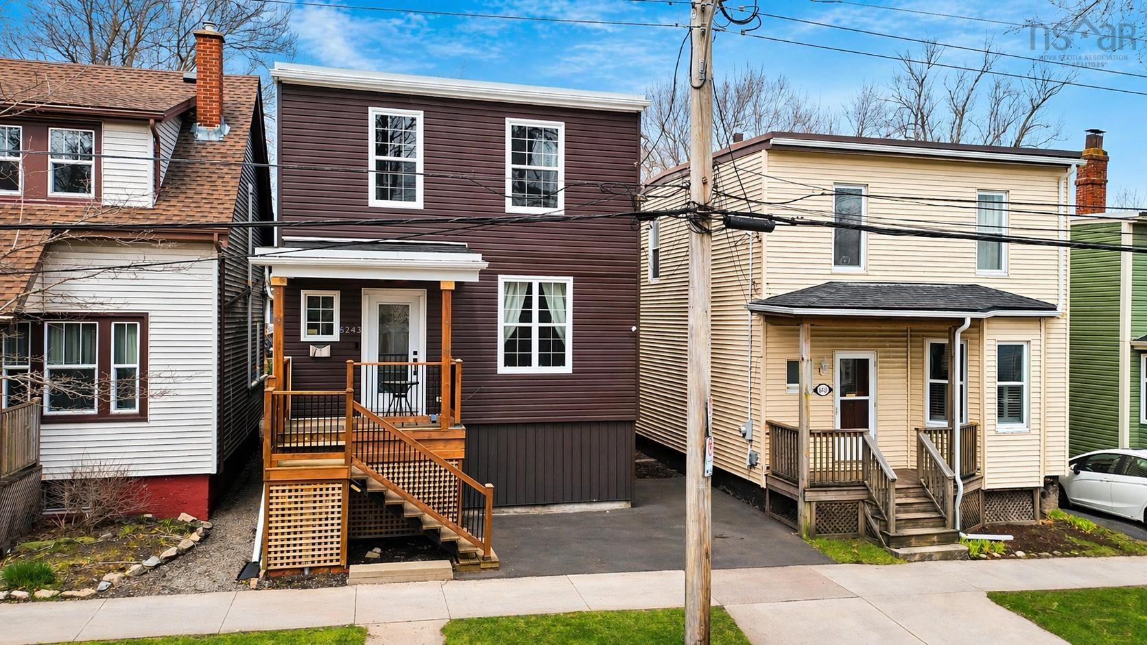 Thumbnail image for 6243 Seaforth Street MLS<sup>®</sup> 202608342