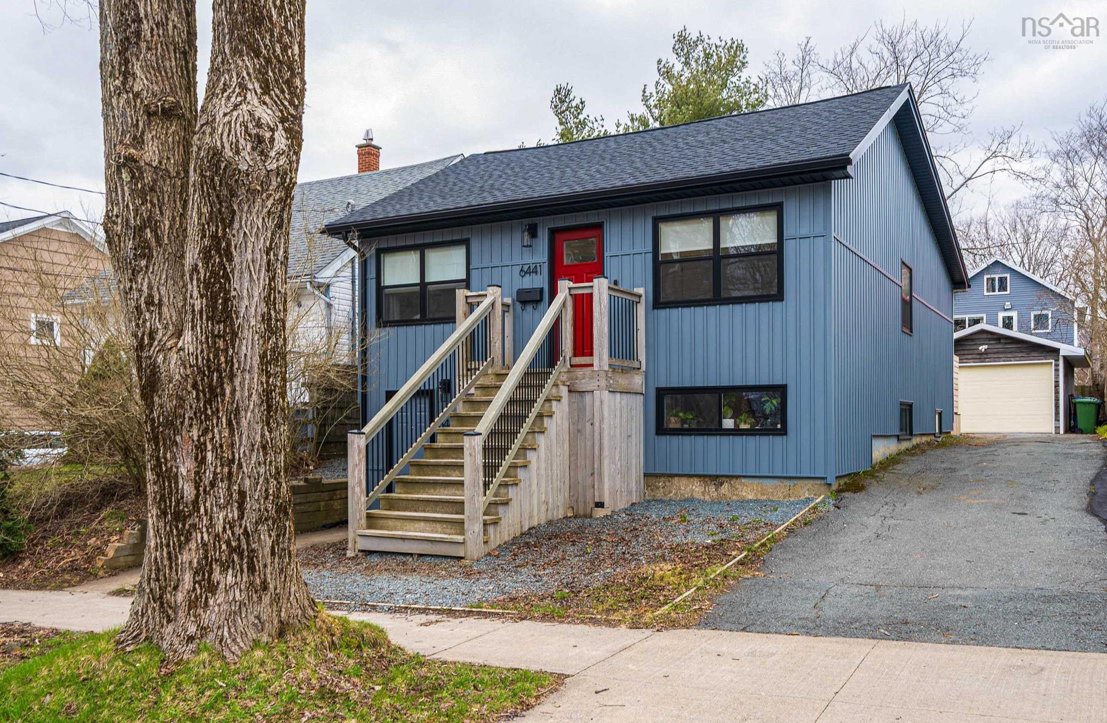Thumbnail image for 6441/6443 Summit Street MLS<sup>®</sup> 202608413