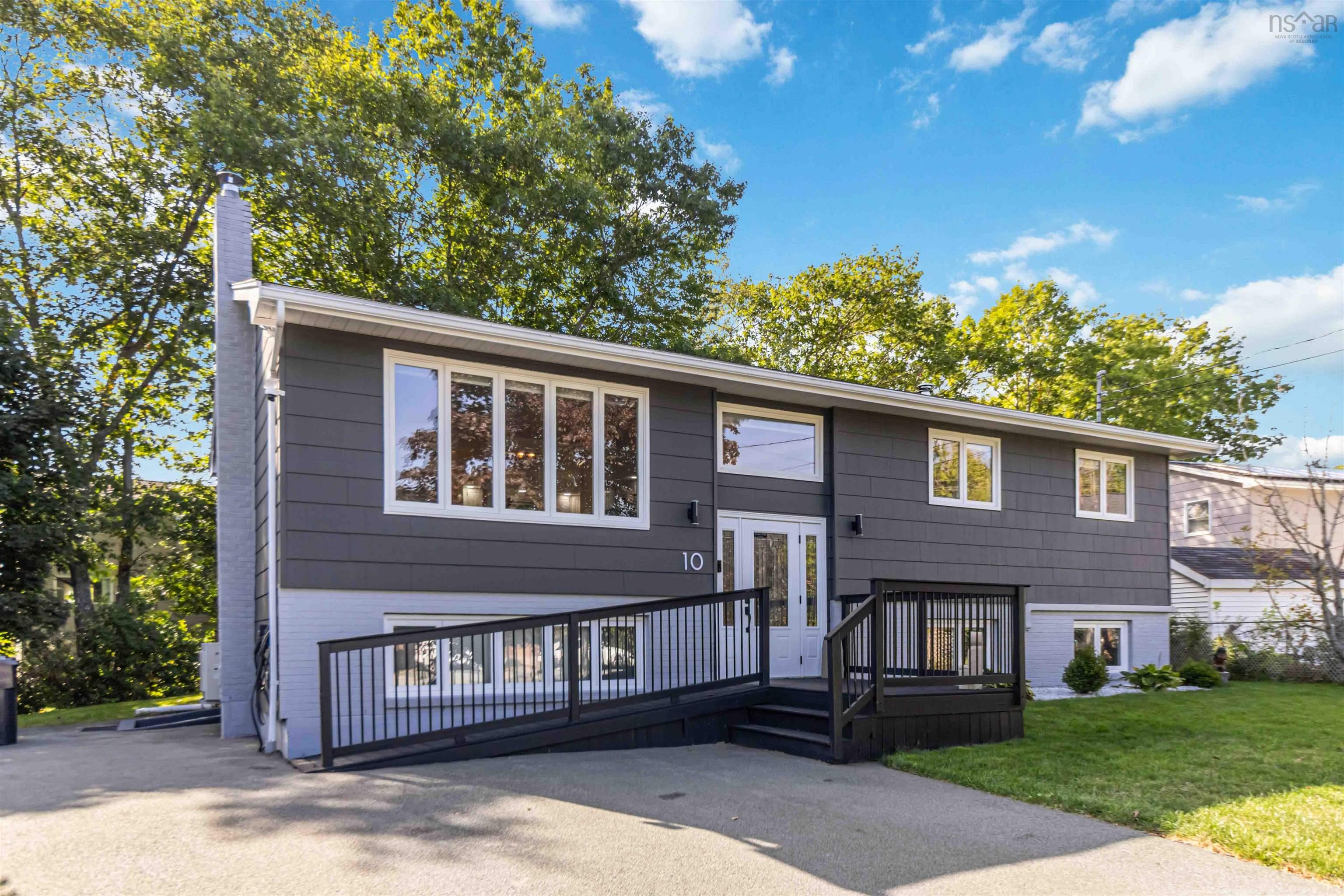 Thumbnail image for 10 Rosewood Court MLS<sup>®</sup> 202608697