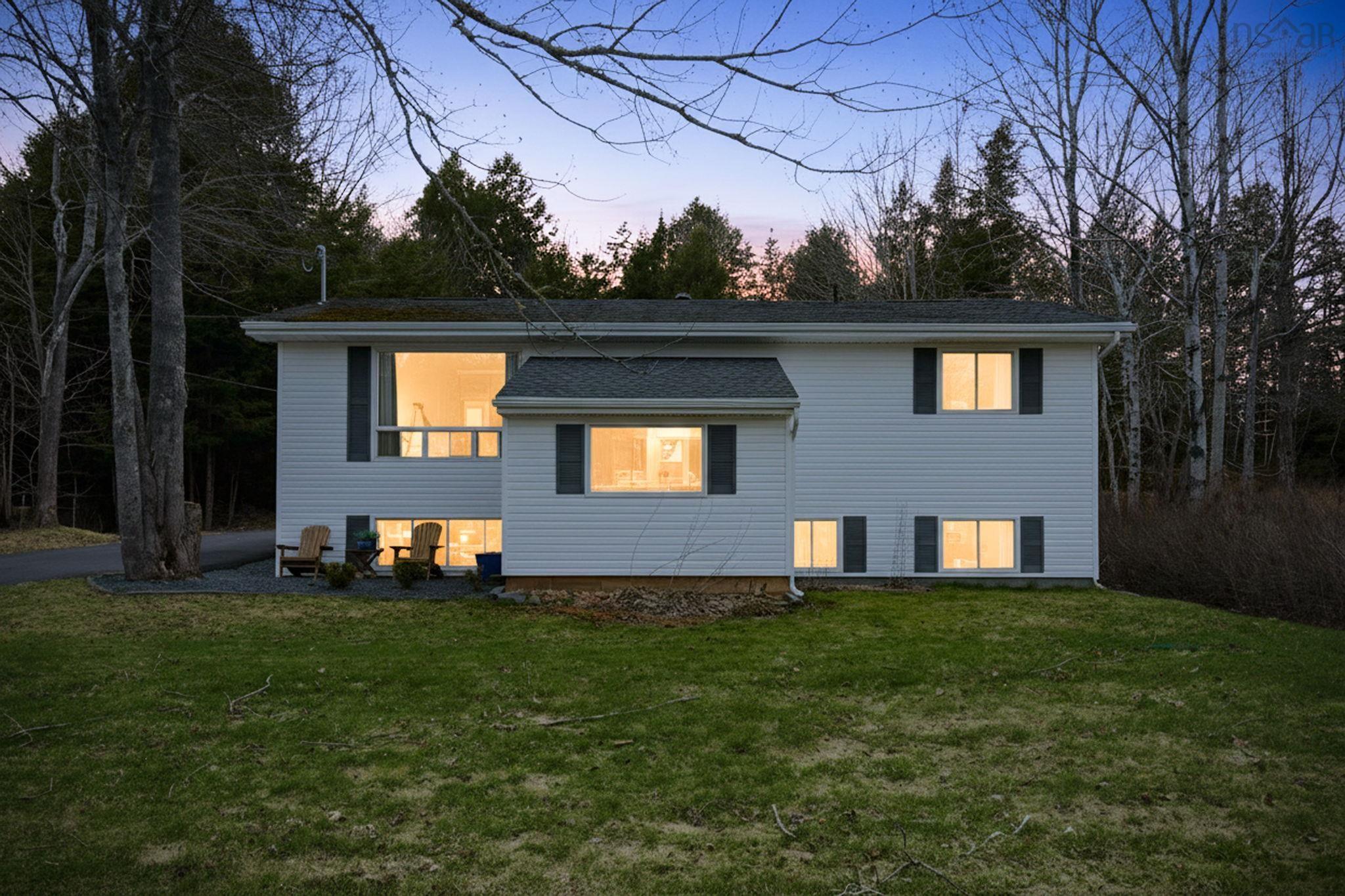 Thumbnail image for 114 Charleswood Drive MLS<sup>®</sup> 202608808