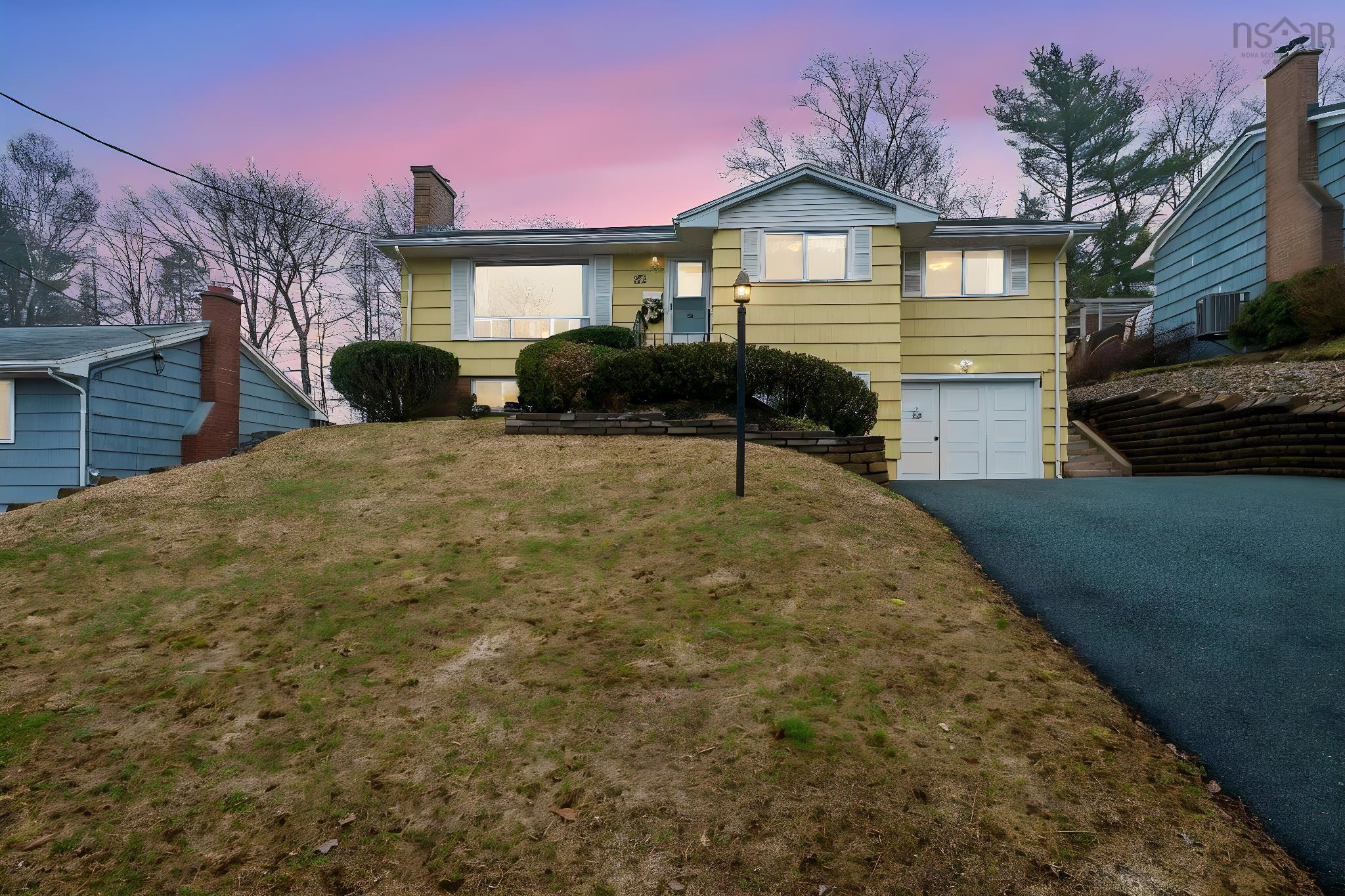 Thumbnail image for 32 Canary Crescent MLS<sup>®</sup> 202609097