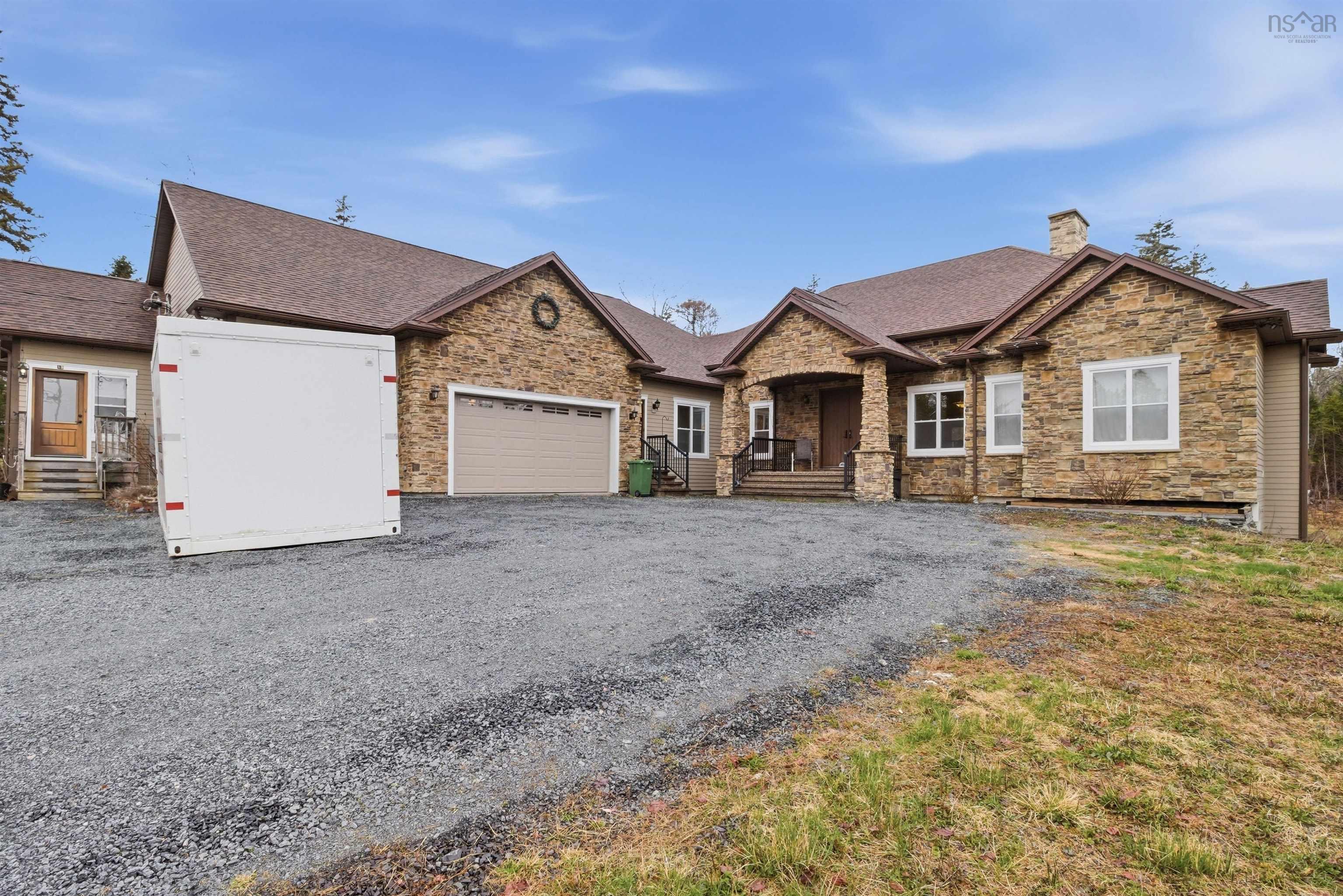 Thumbnail image for 695 Sandwick Drive MLS<sup>®</sup> 202609123