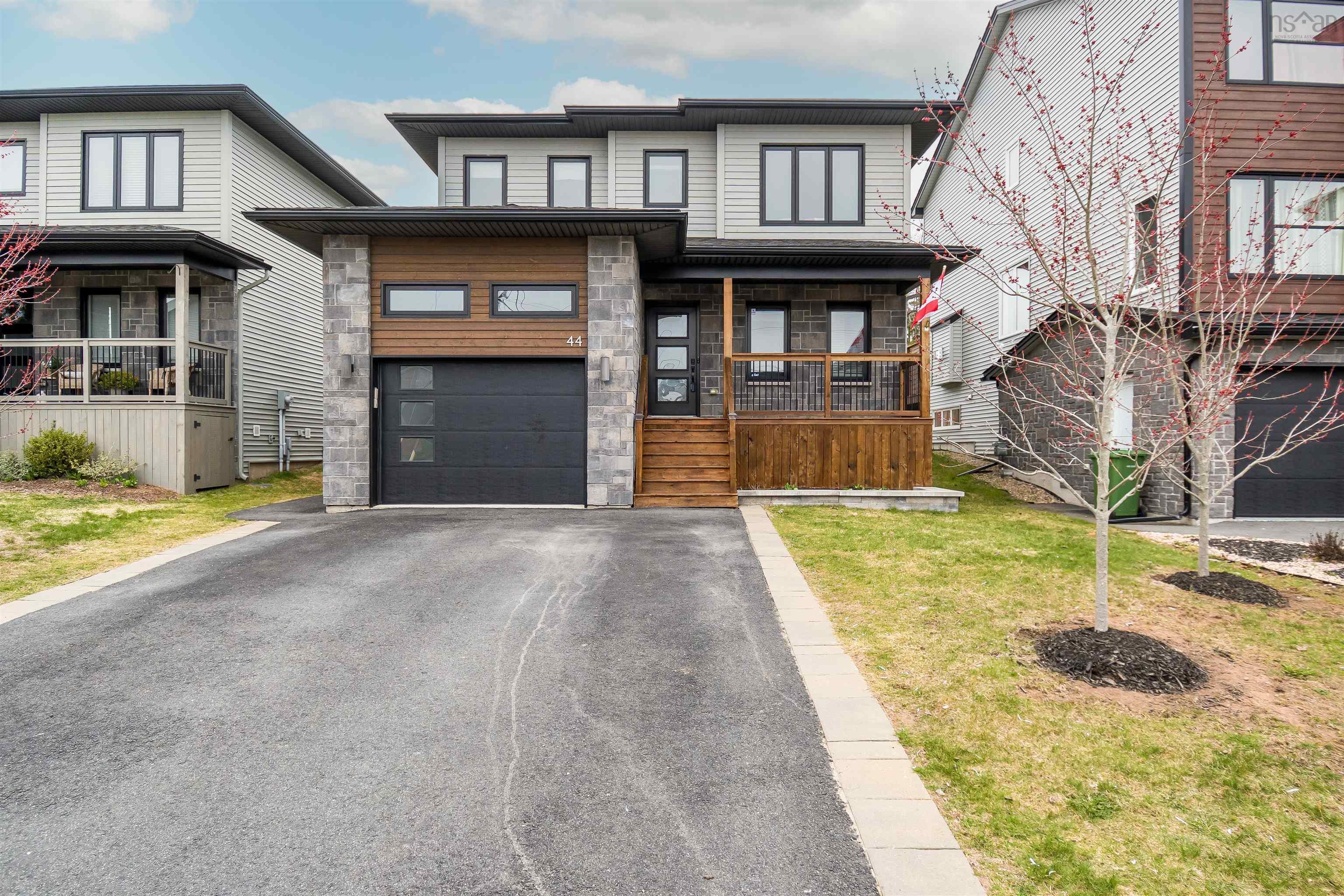Thumbnail image for 44 Innsbrook Way MLS<sup>®</sup> 202609182