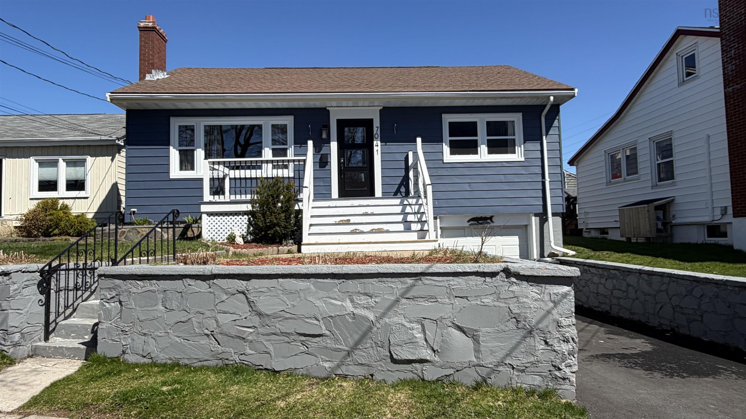 Thumbnail image for 7041 Pearson Drive MLS<sup>®</sup> 202609494