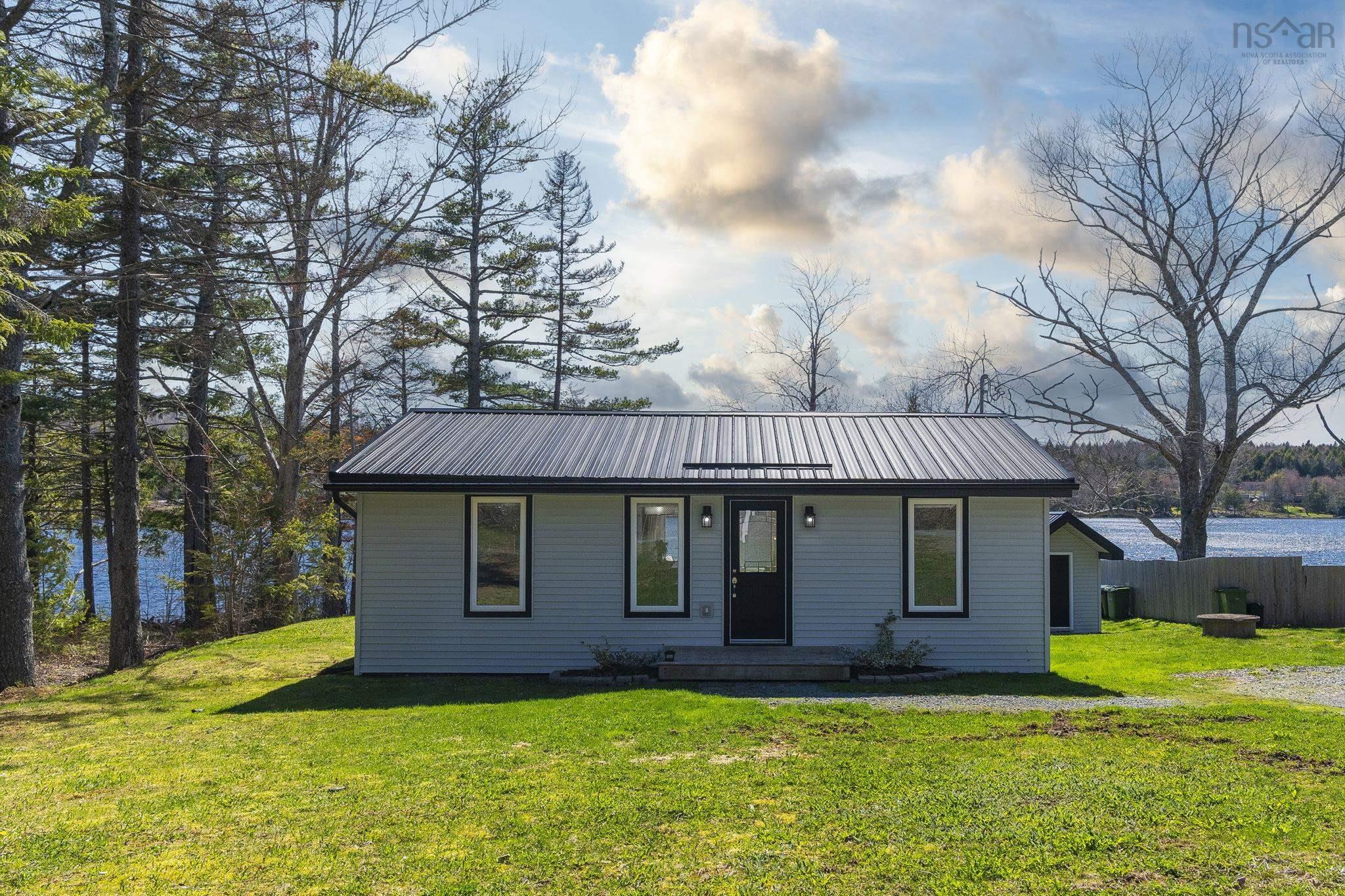 Thumbnail image for 1392 Beaverbank Road MLS<sup>®</sup> 202609809