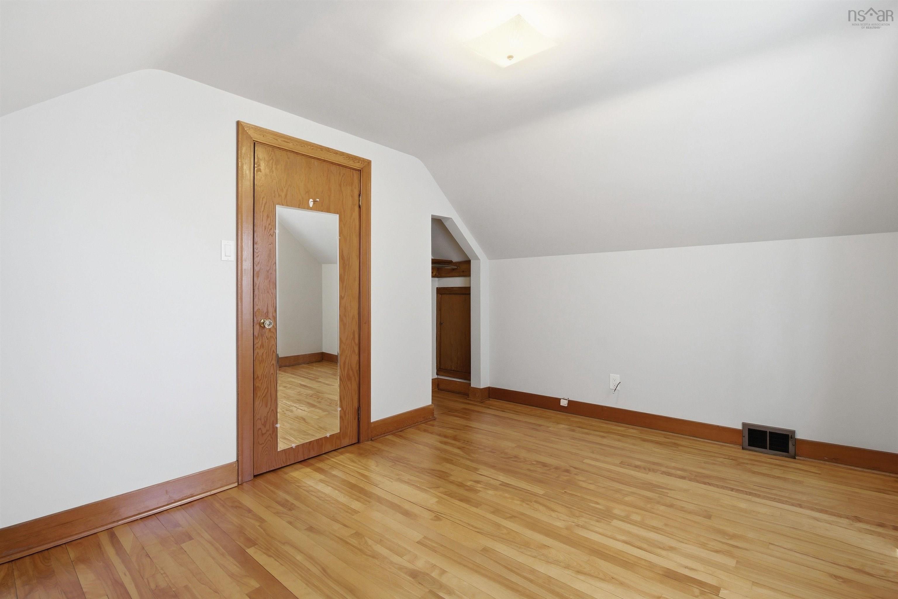 View image 18