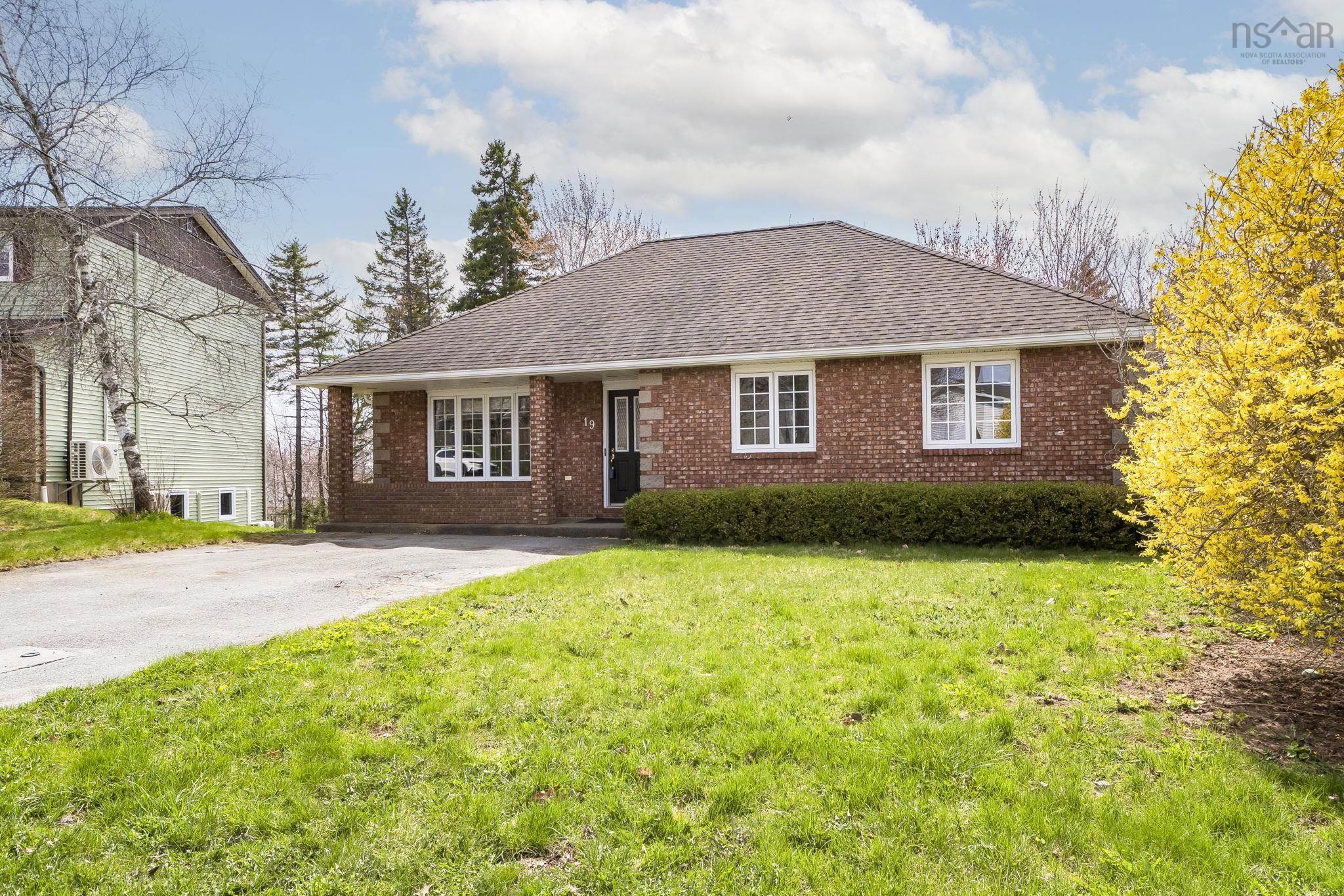 Thumbnail image for 19 Columbo Drive MLS<sup>®</sup> 202610120