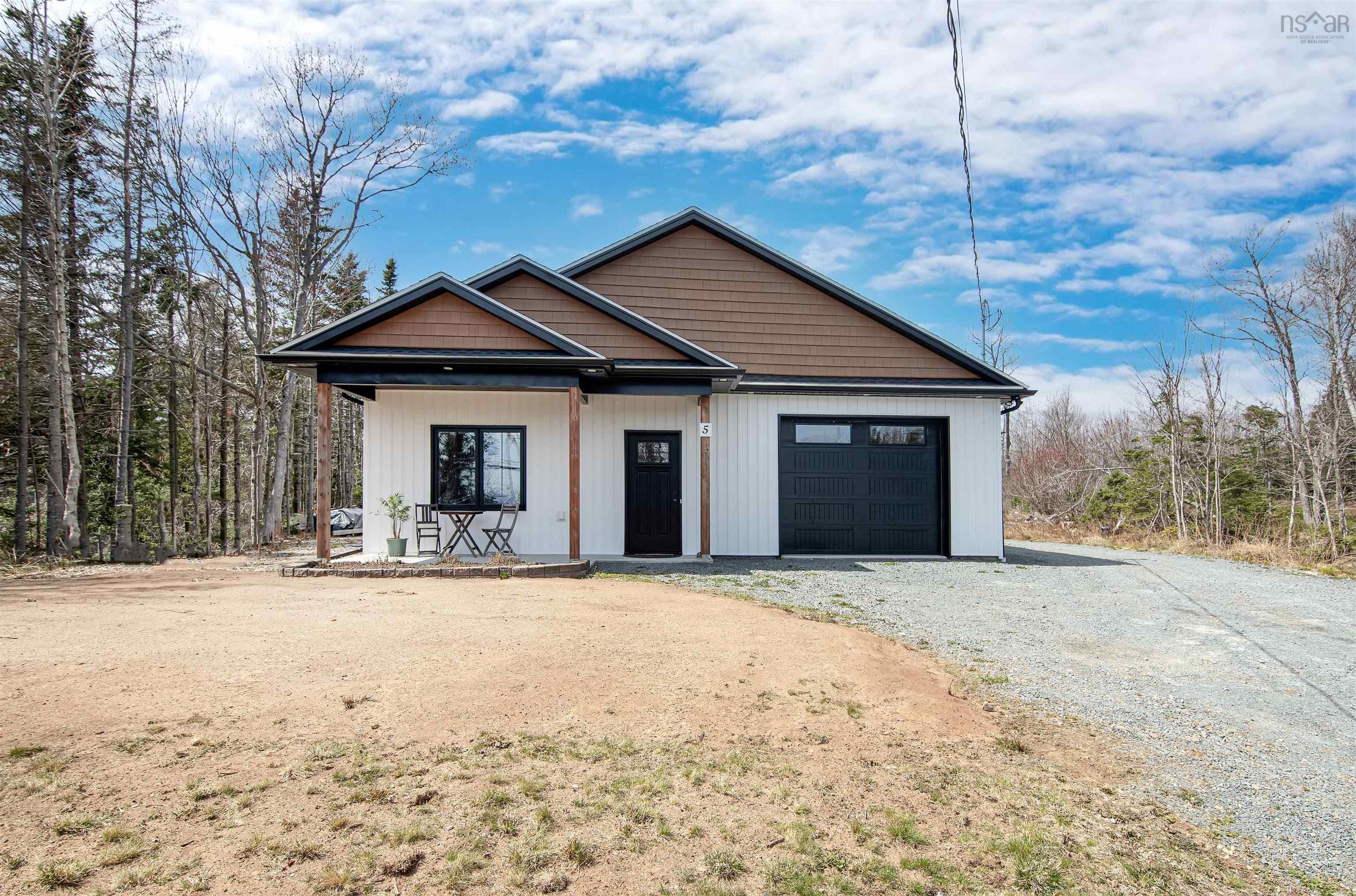 Thumbnail image for 5 Harmes Drive MLS<sup>®</sup> 202610125