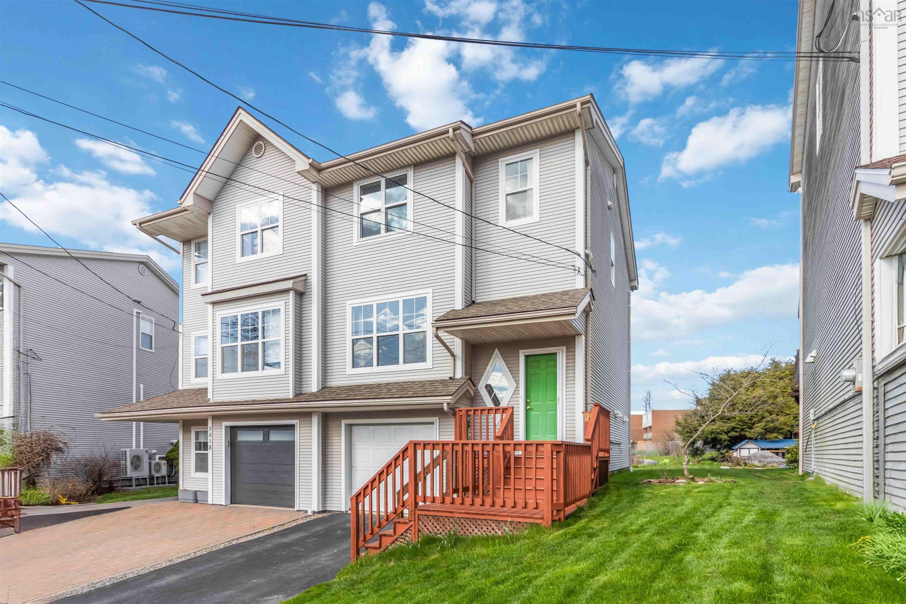 Thumbnail image for 5820 Gainsborough Place MLS<sup>®</sup> 202610407