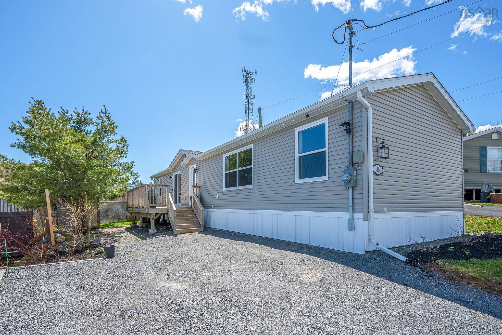 Thumbnail image for 38 Ashcroft Avenue MLS<sup>®</sup> 202610460