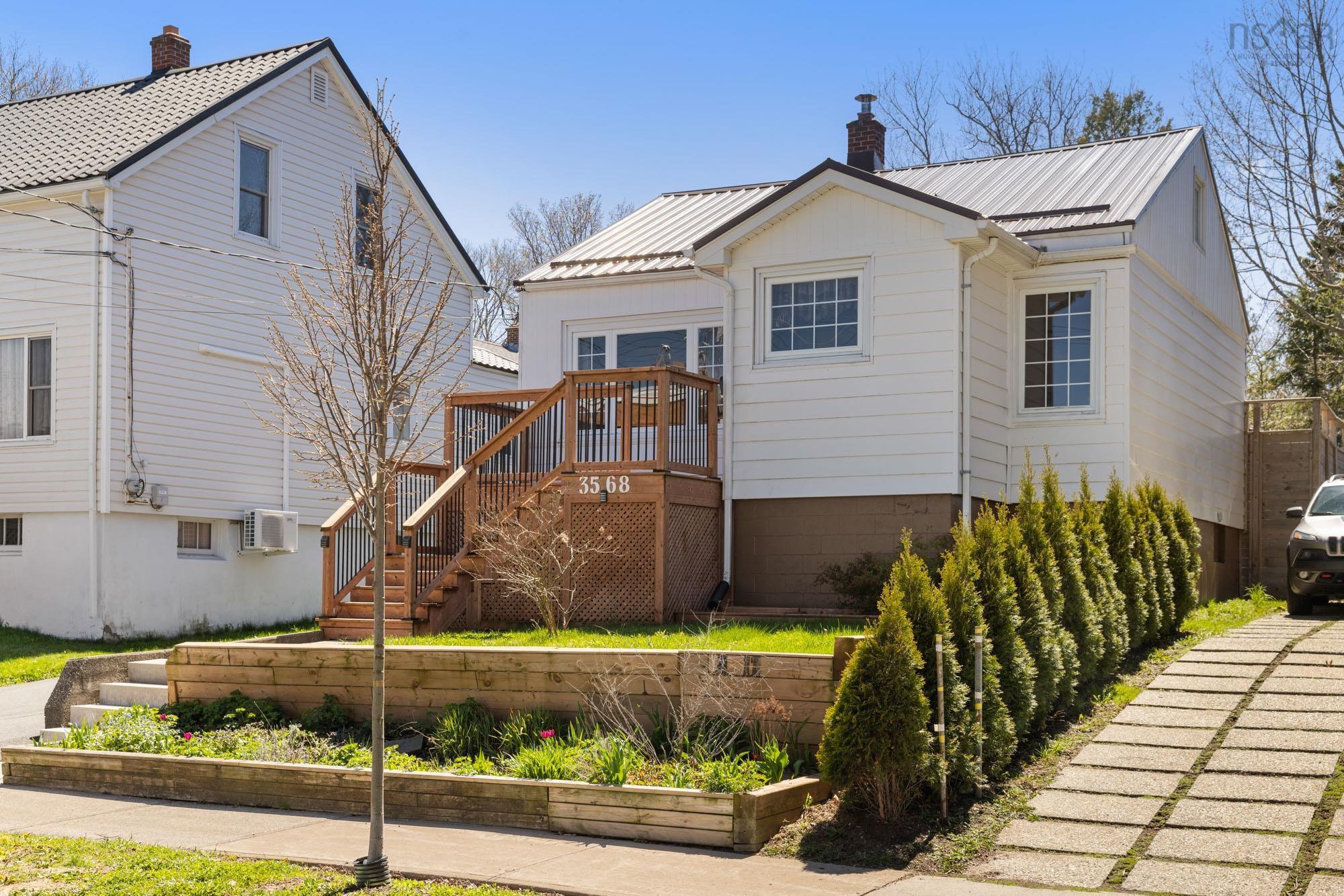 Thumbnail image for 3568 Acadia Street MLS<sup>®</sup> 202611014