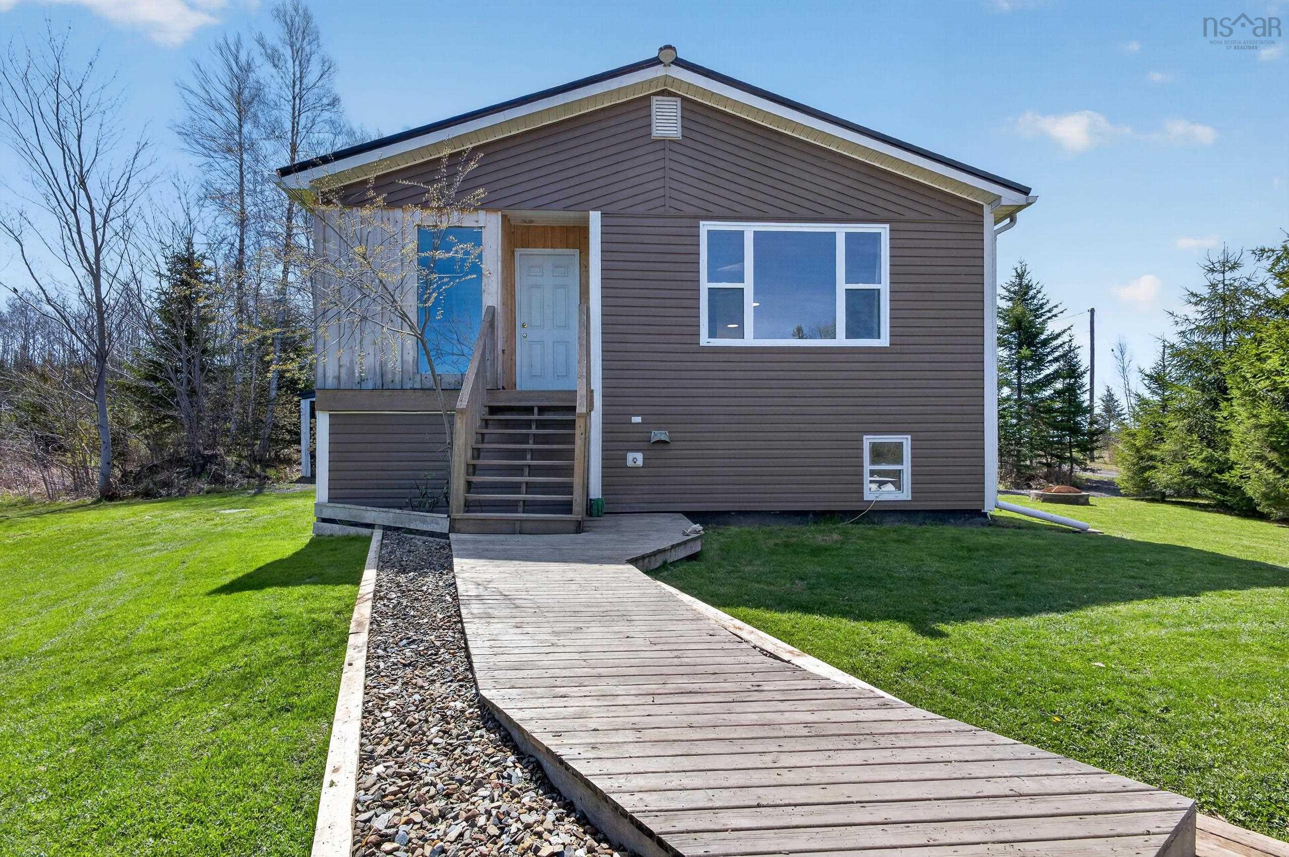 Thumbnail image for 679 & 701 Findley Road MLS<sup>®</sup> 202611146
