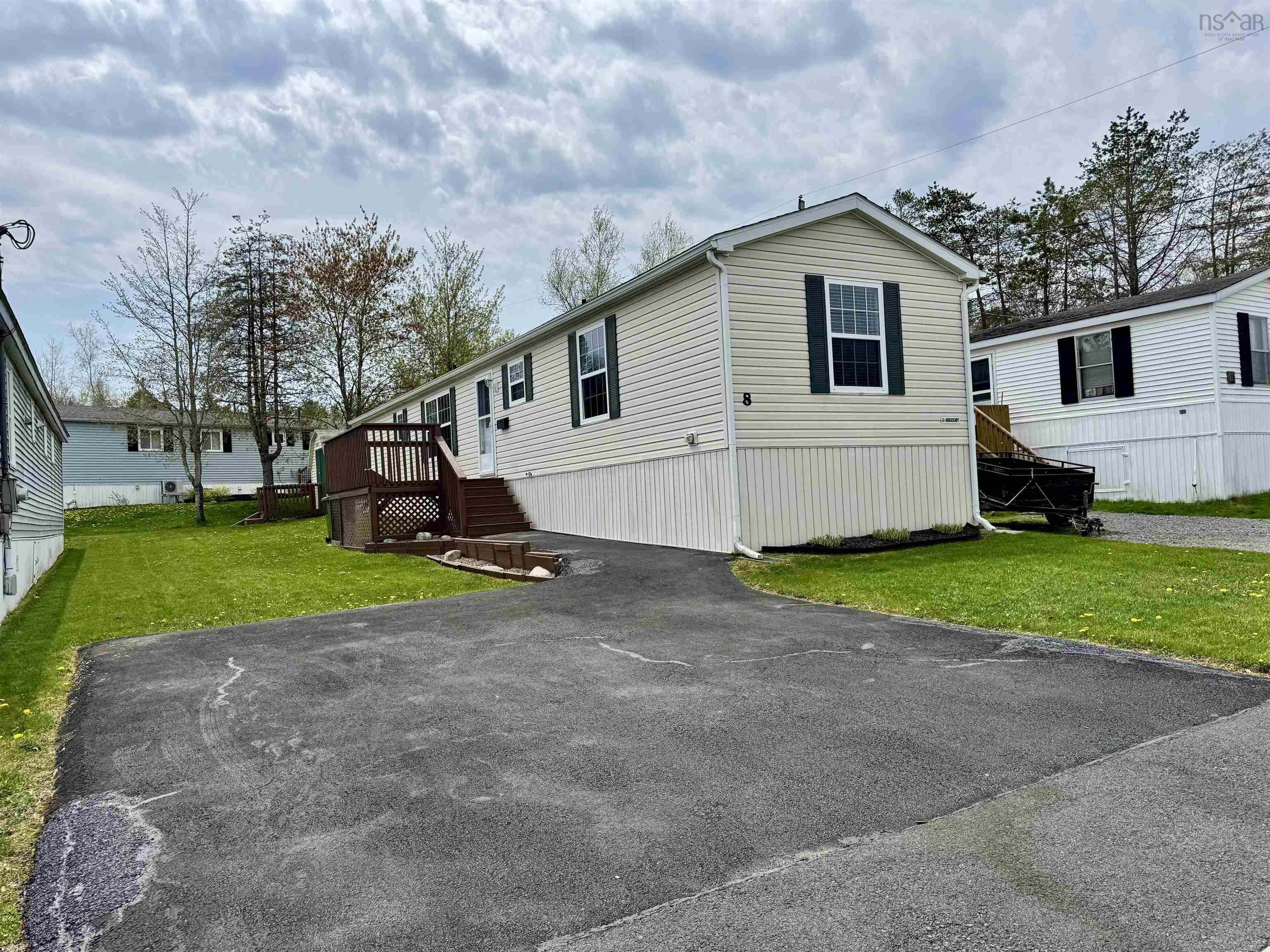 Thumbnail image for 8 Yeadon Drive MLS<sup>®</sup> 202611432