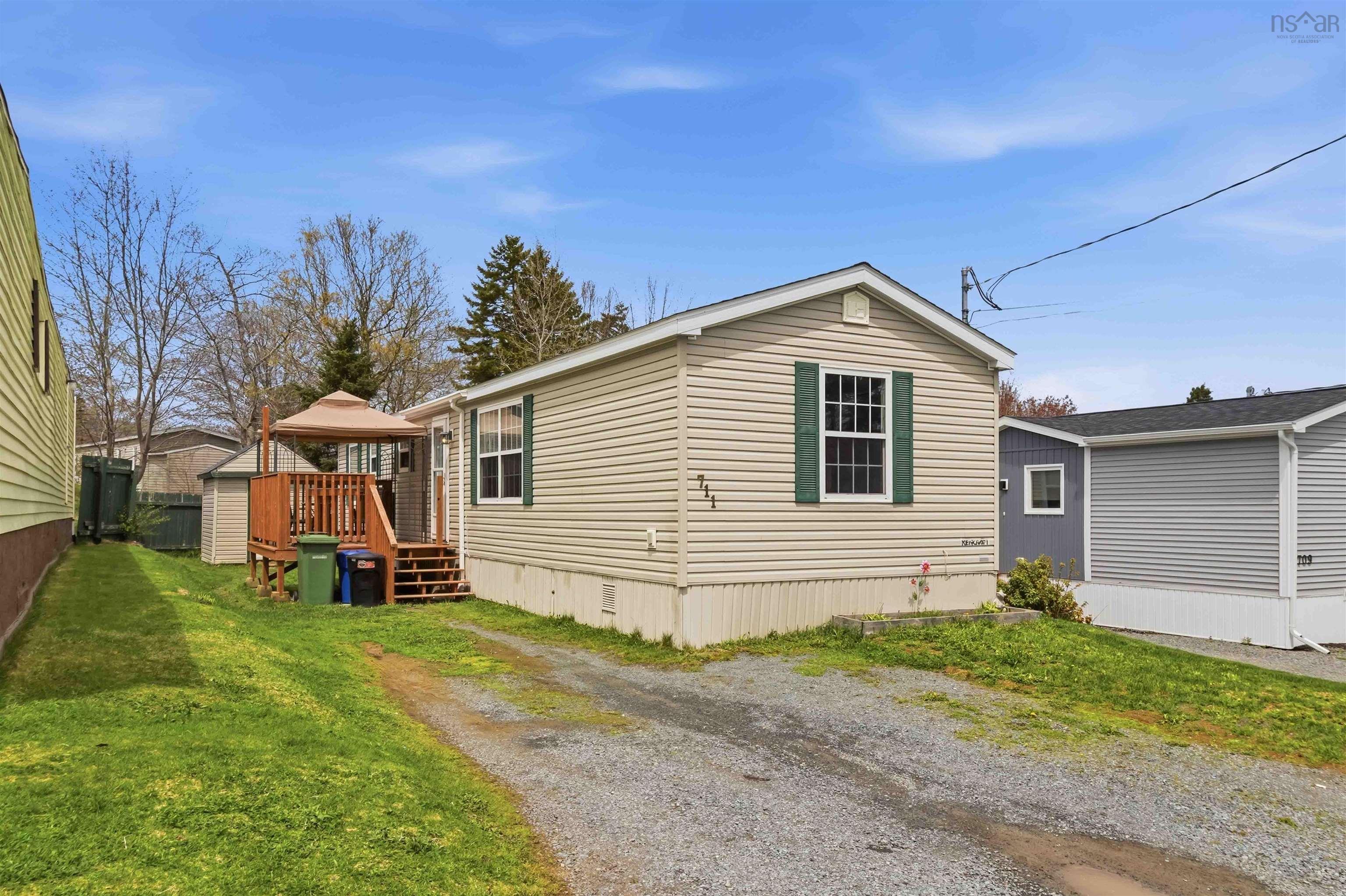 Thumbnail image for 711 Fern Drive MLS<sup>®</sup> 202611478