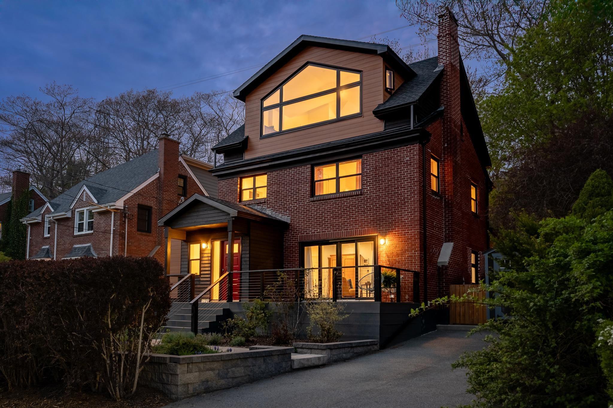 Thumbnail image for 1129 Rockcliffe street MLS<sup>®</sup> 202611483