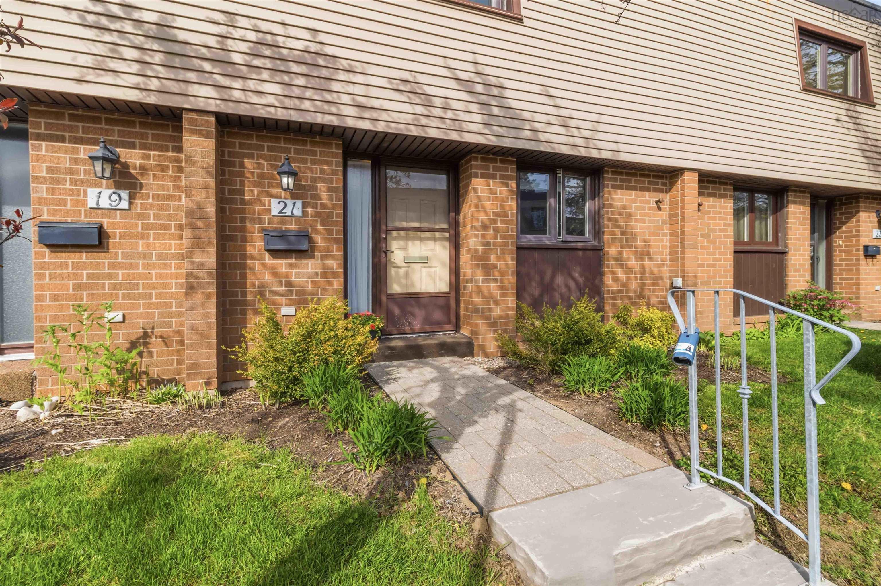Thumbnail image for 21 Forestside Crescent MLS<sup>®</sup> 202611512