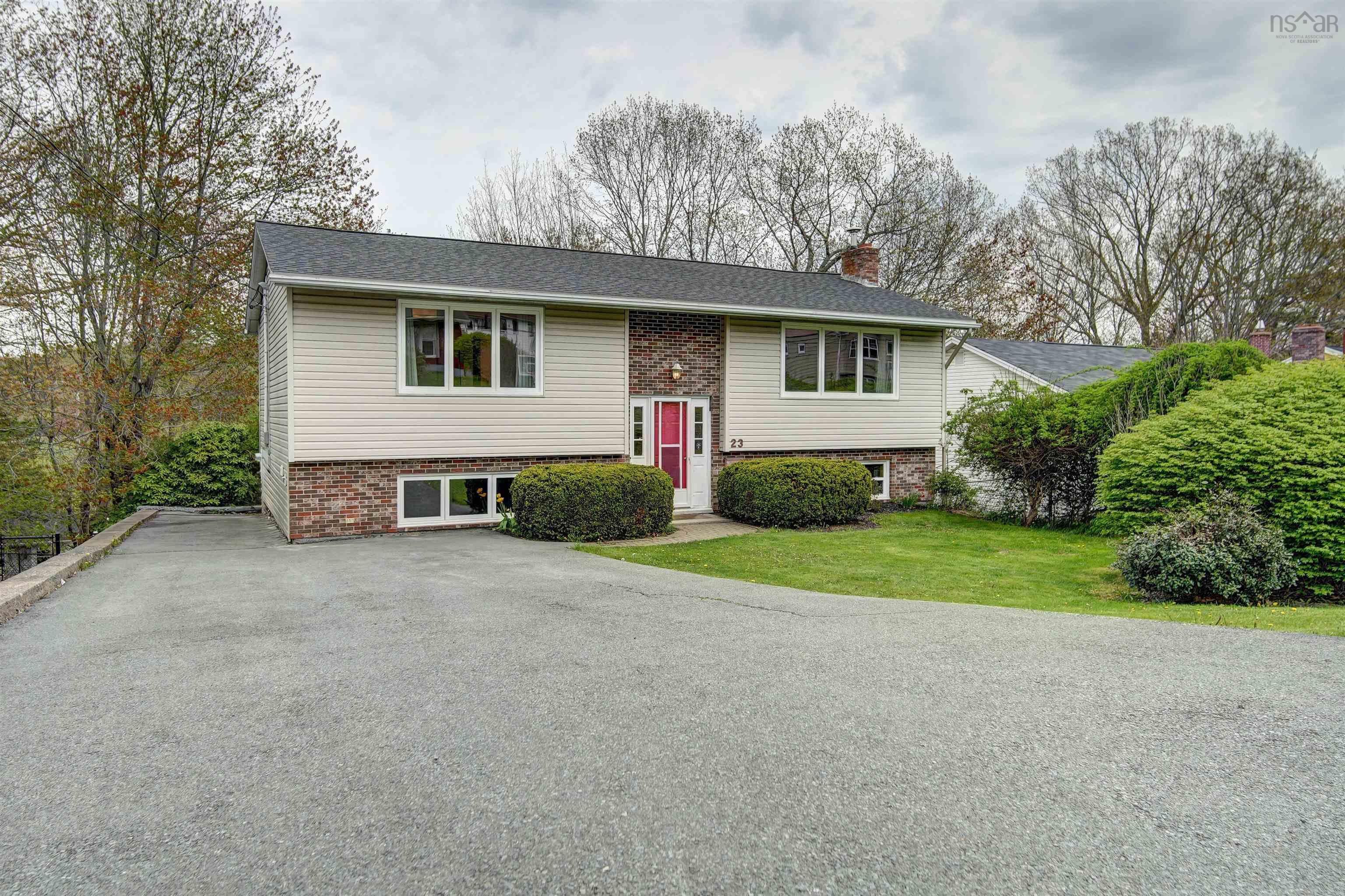 Thumbnail image for 23 Meadowview Drive MLS<sup>®</sup> 202611680