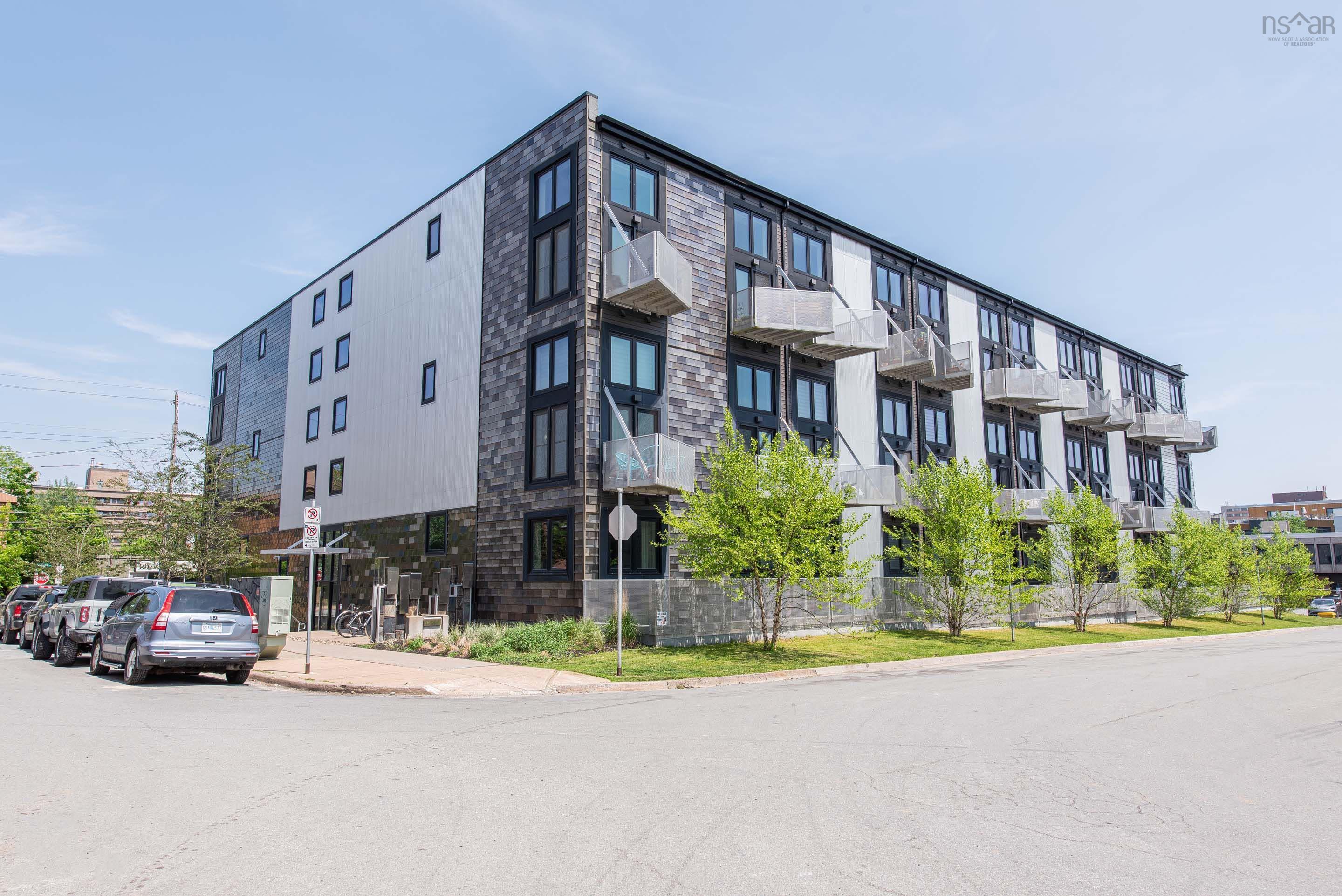 Thumbnail image for 301 5662 Roberts Street MLS<sup>®</sup> 202611785