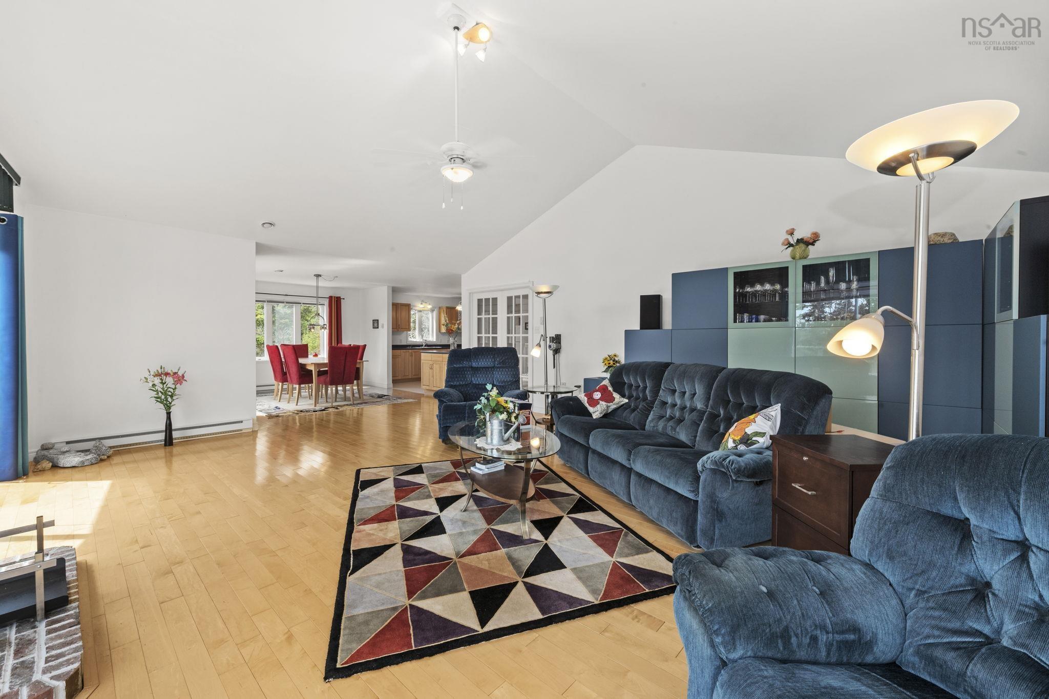 Thumbnail image for 821 Shad Point Parkway MLS<sup>®</sup> 202611823