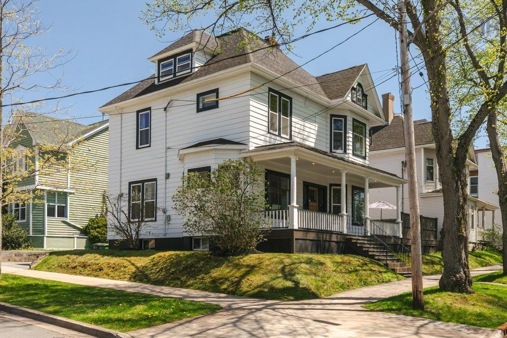 Thumbnail image for 1535 Larch Street MLS<sup>®</sup> 202611843